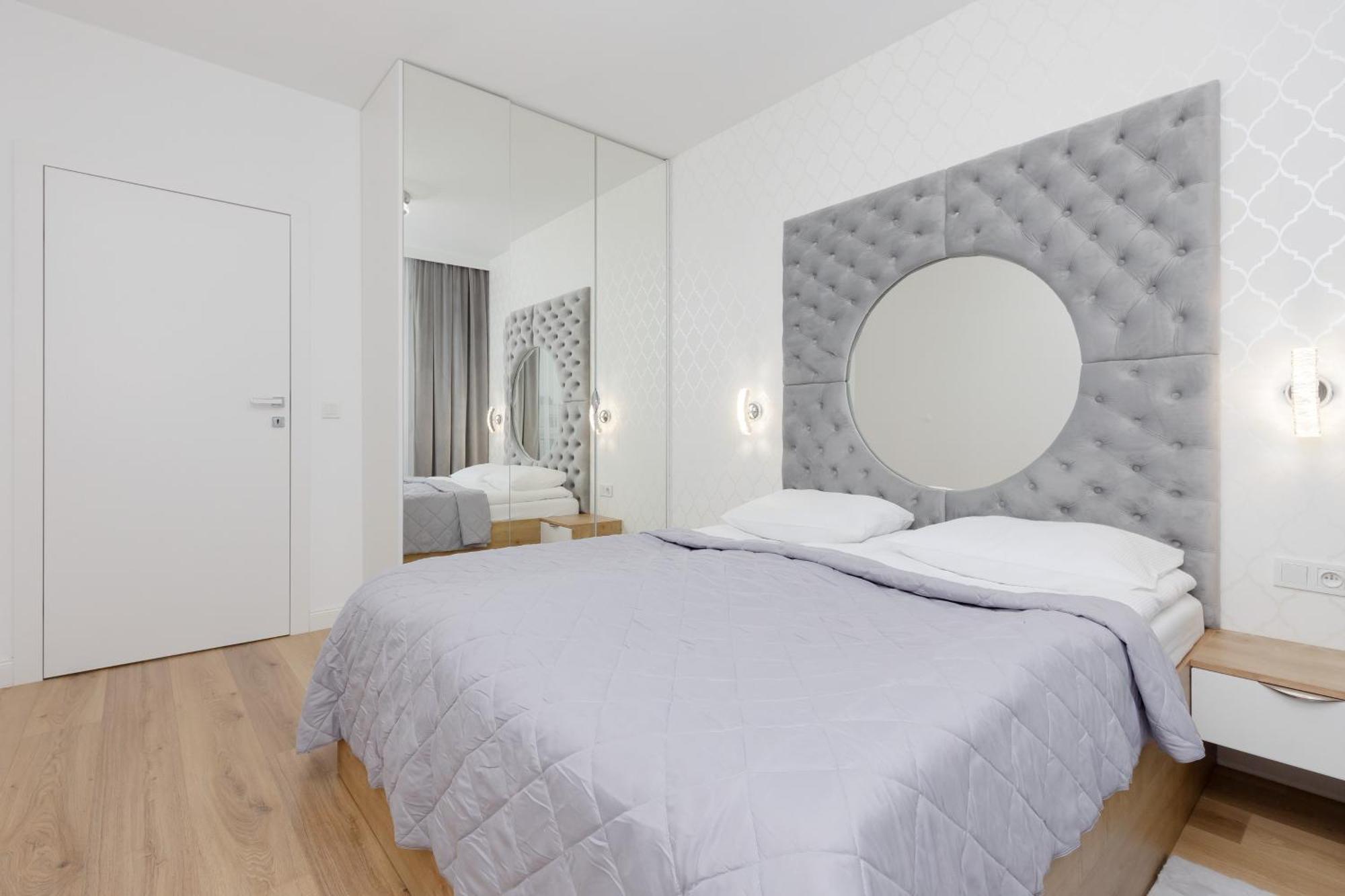 Praga Arte With Parking & Balcony By Renters