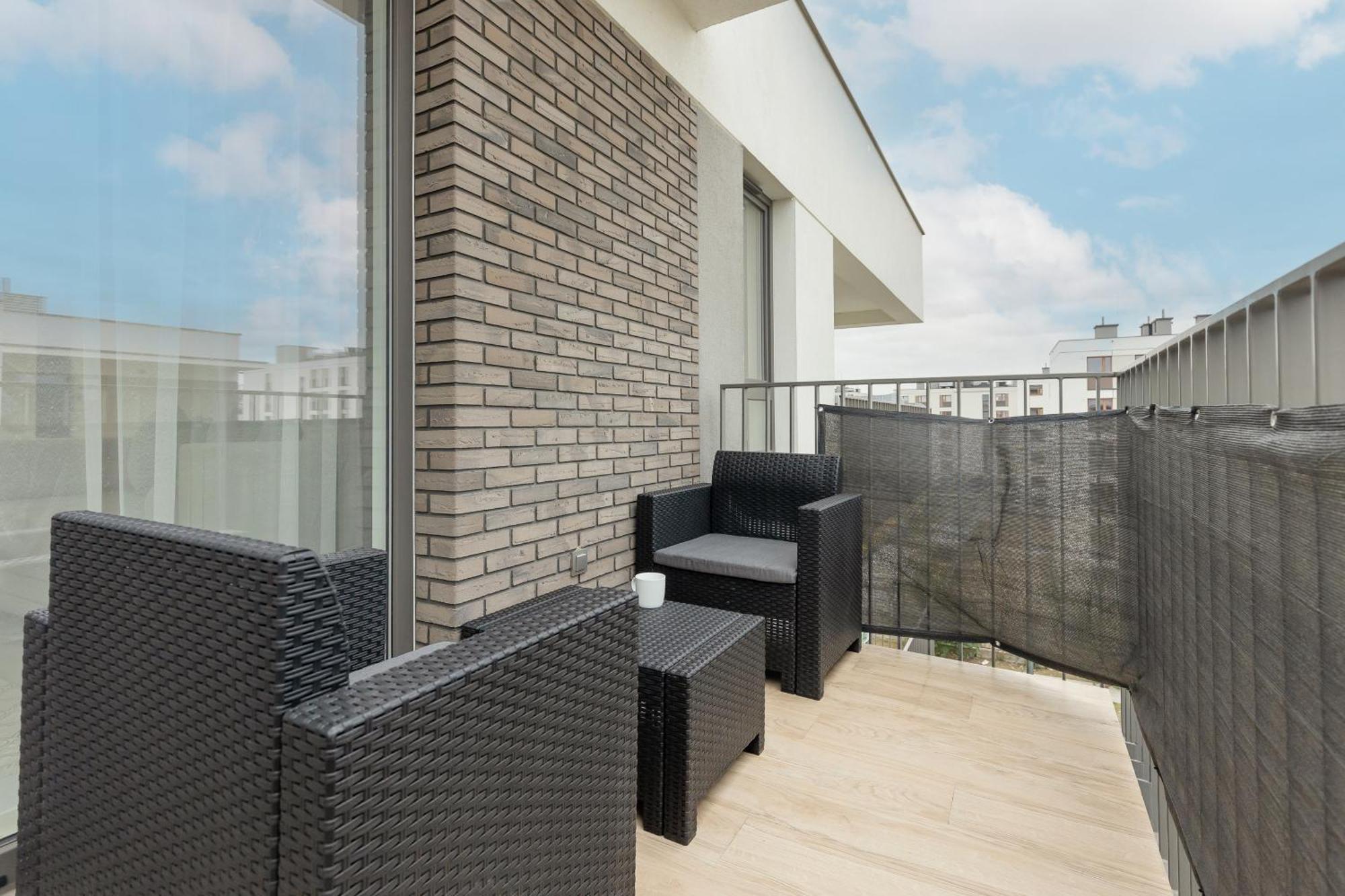 Apartment Praga Arte With Parking & Balcony By Renters Warschau