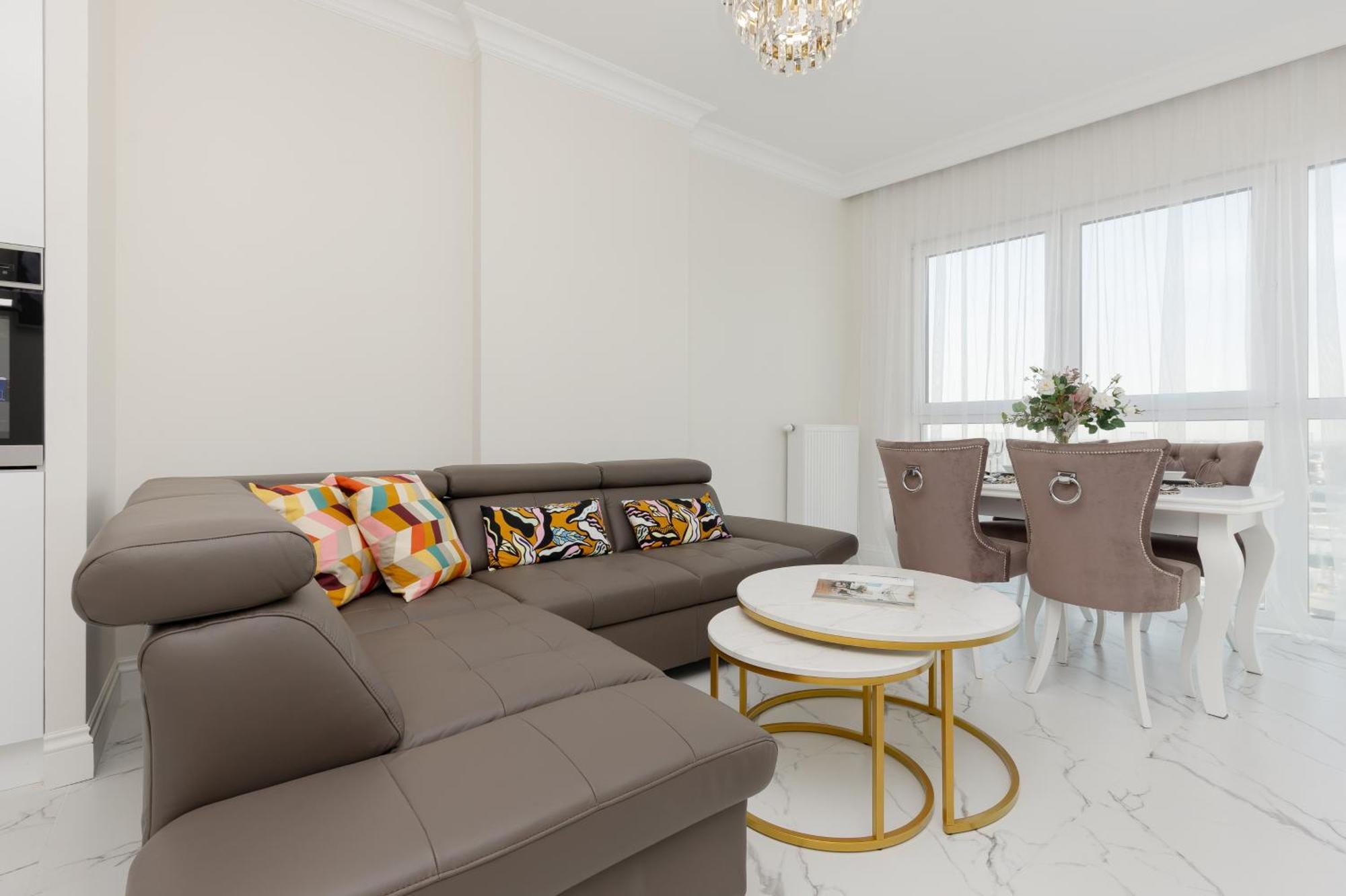 Business Kasprzaka With Parking By Renters *