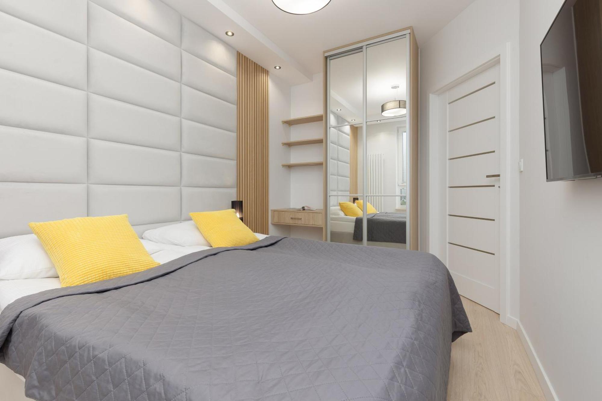 Modern With Balcony Near Aleje Jerozolimskie By Renters * Warszawa