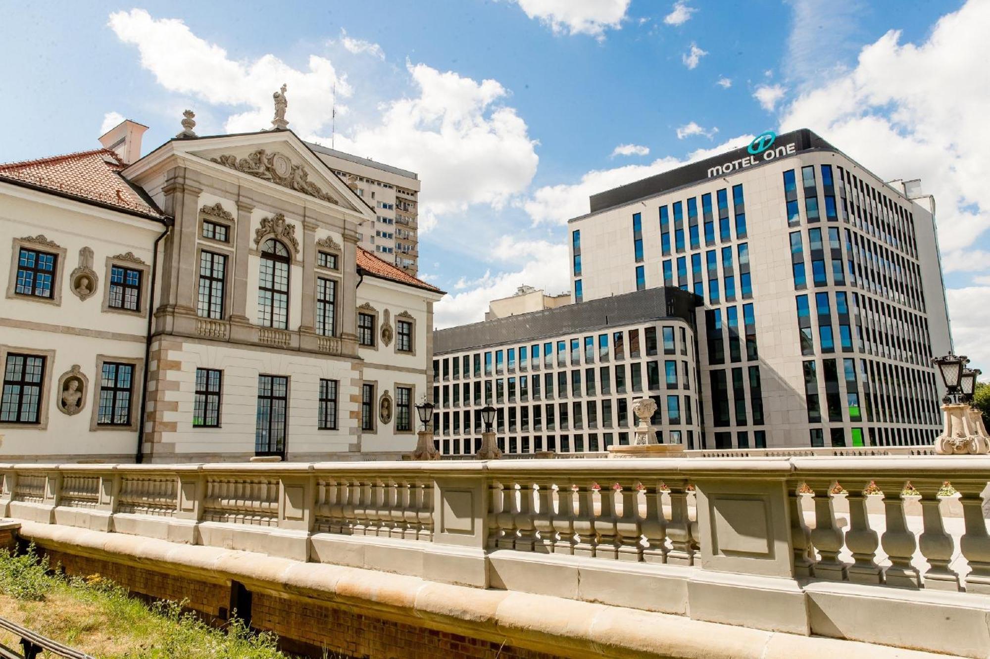 One Warsaw-chopin 3* Warsaw