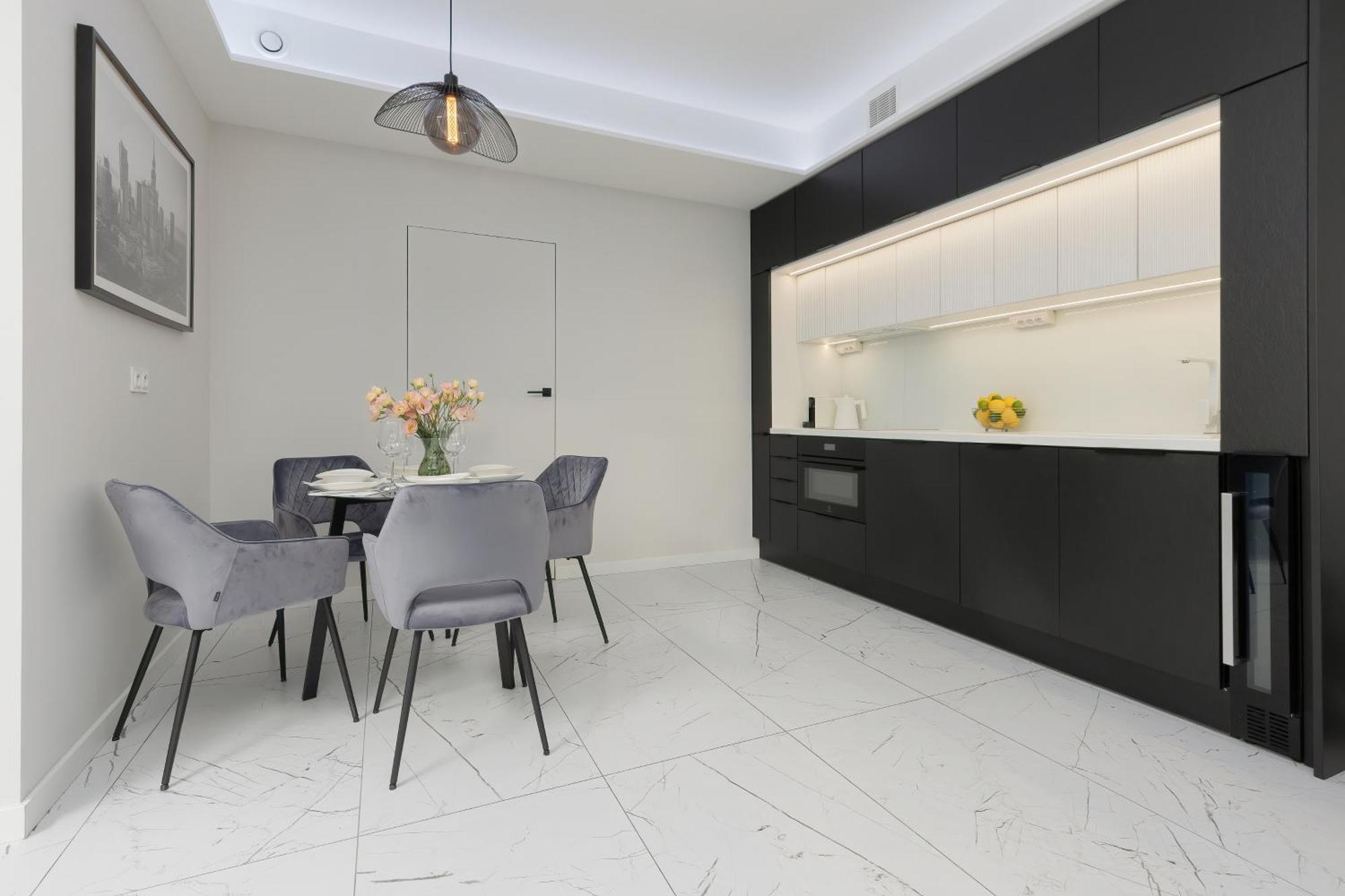 Căn hộ Luxurious Unique Tower With Skyline By Renters Prestige