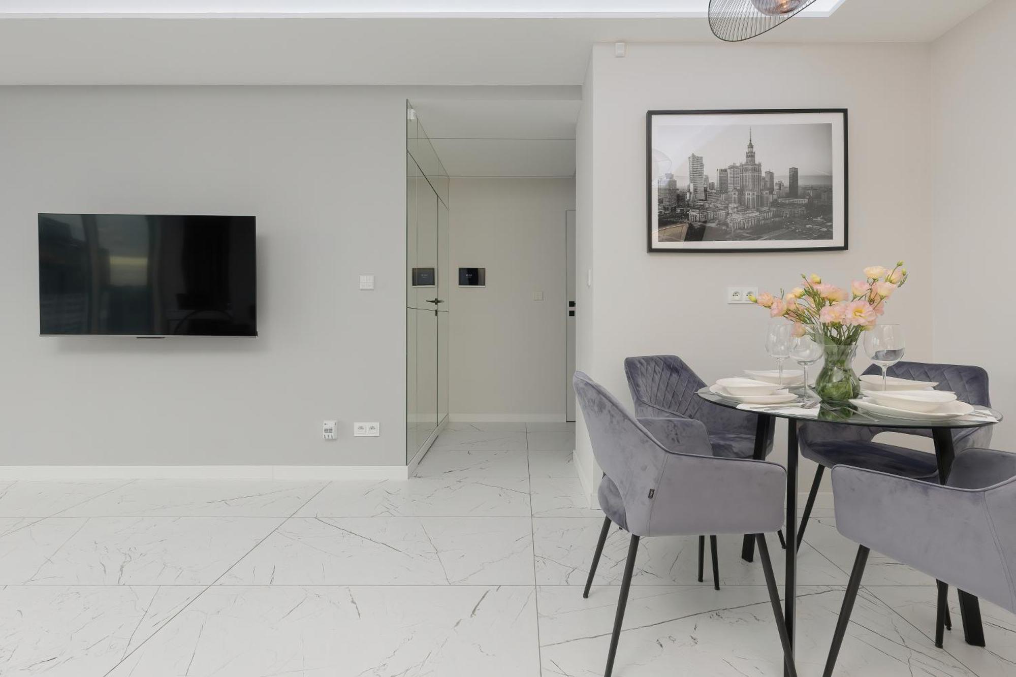 Apartment Luxurious Unique Tower With Skyline By Renters Prestige