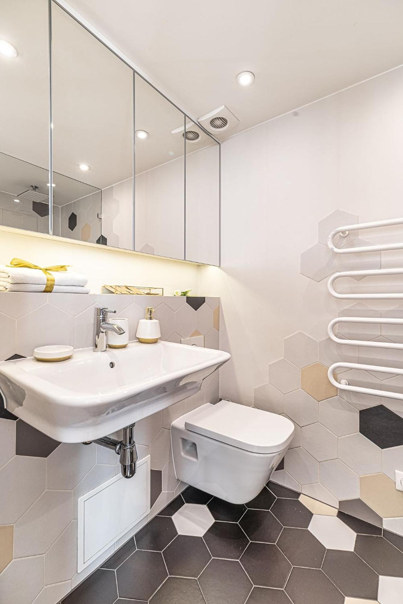 Modern Loft With Balcony Next To Mariott -600mbps Wifi Warsaw