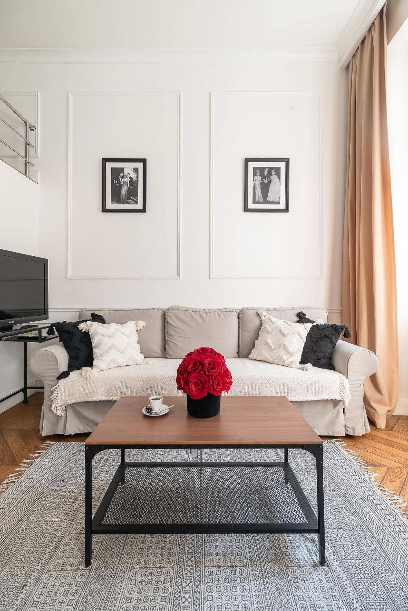 Modern Loft With Balcony Next To Mariott -600mbps Wifi