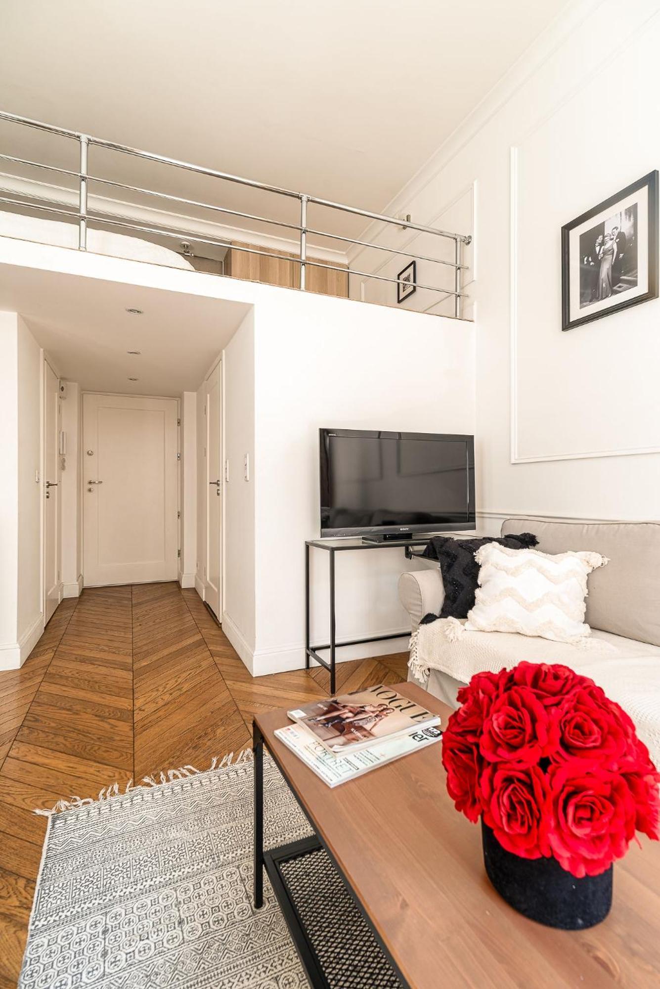 Modern Loft With Balcony Next To Mariott -600mbps Wifi Apartment