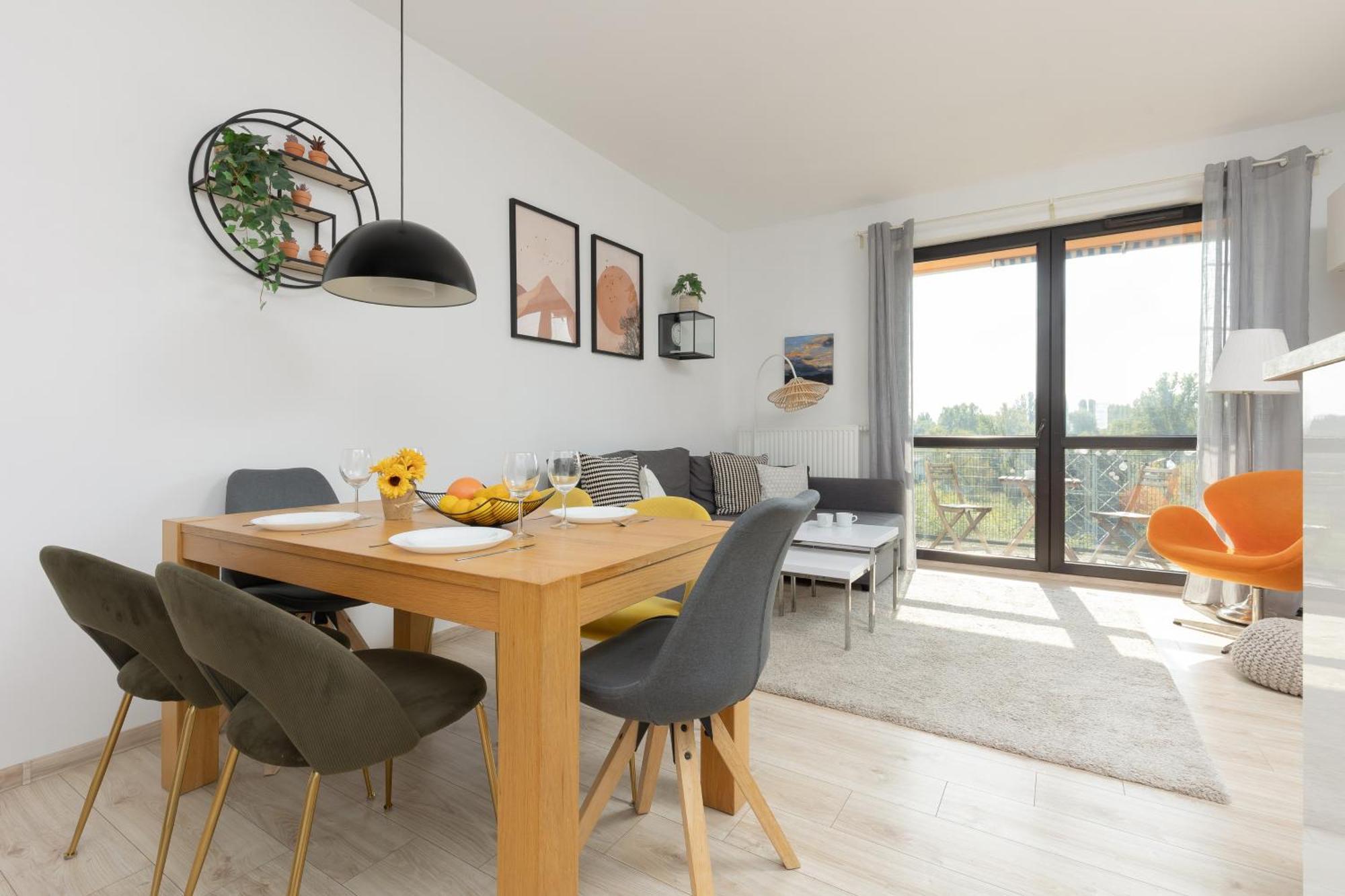 Symboliczna With Balcony & Parking By Renters *