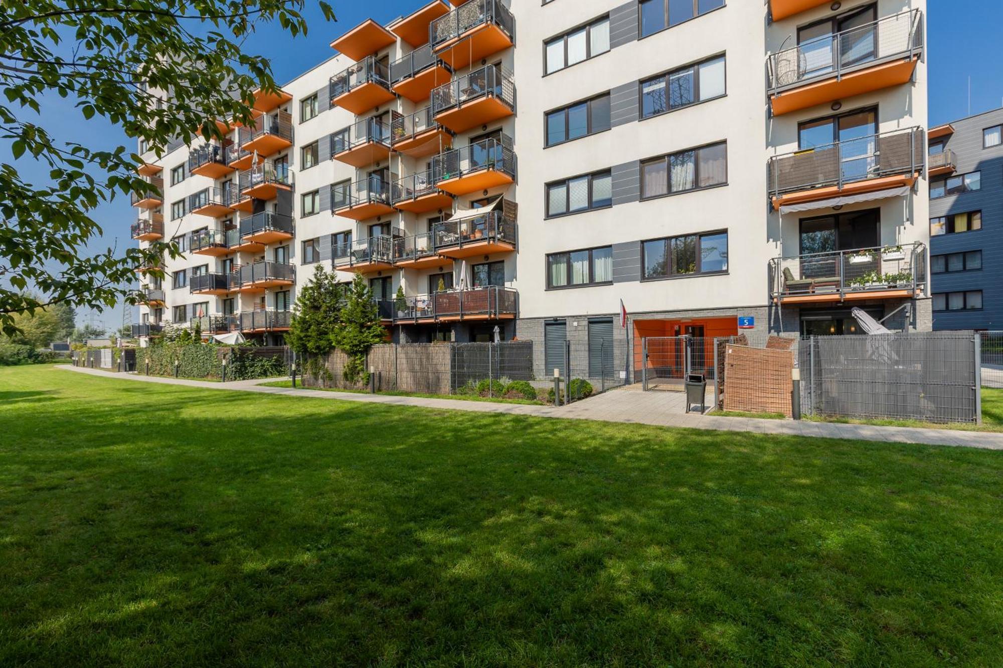 Symboliczna With Balcony & Parking By Renters *