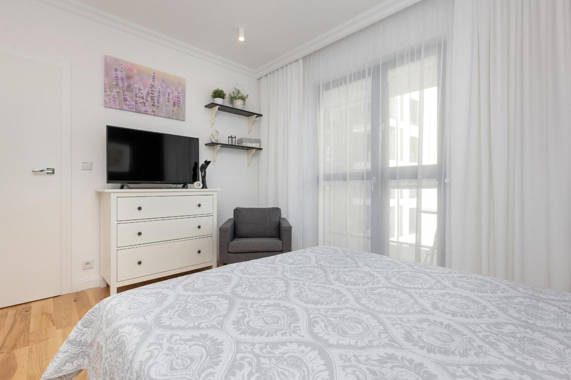 Apartment Metro Plocka Exquisite By Renters