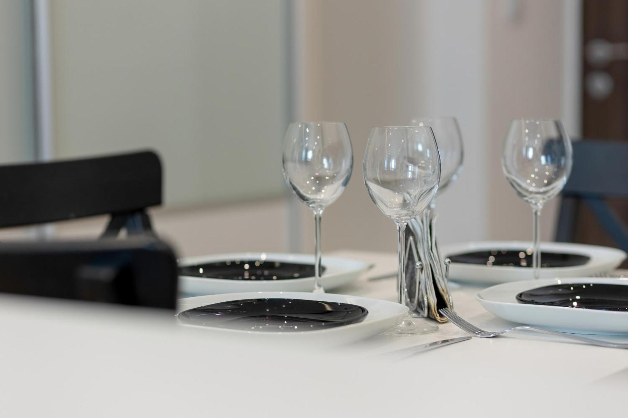 Metro Plocka Exquisite By Renters *