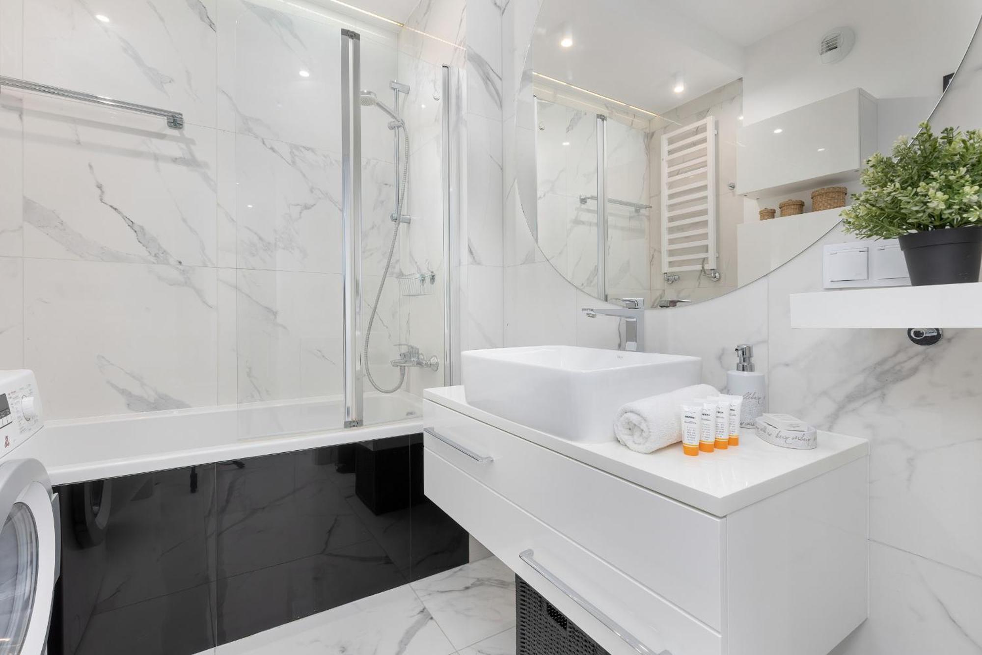 Metro Plocka Exquisite By Renters * Warsaw