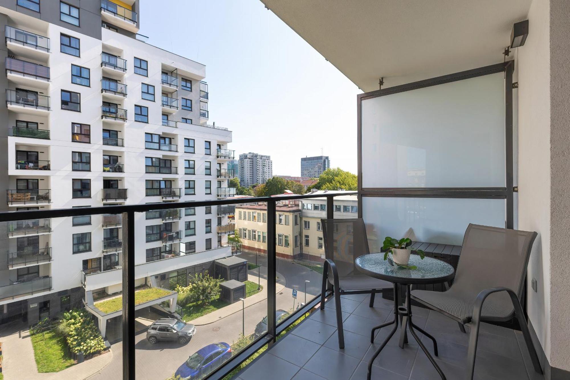 Metro Plocka Exquisite By Renters * Warsaw