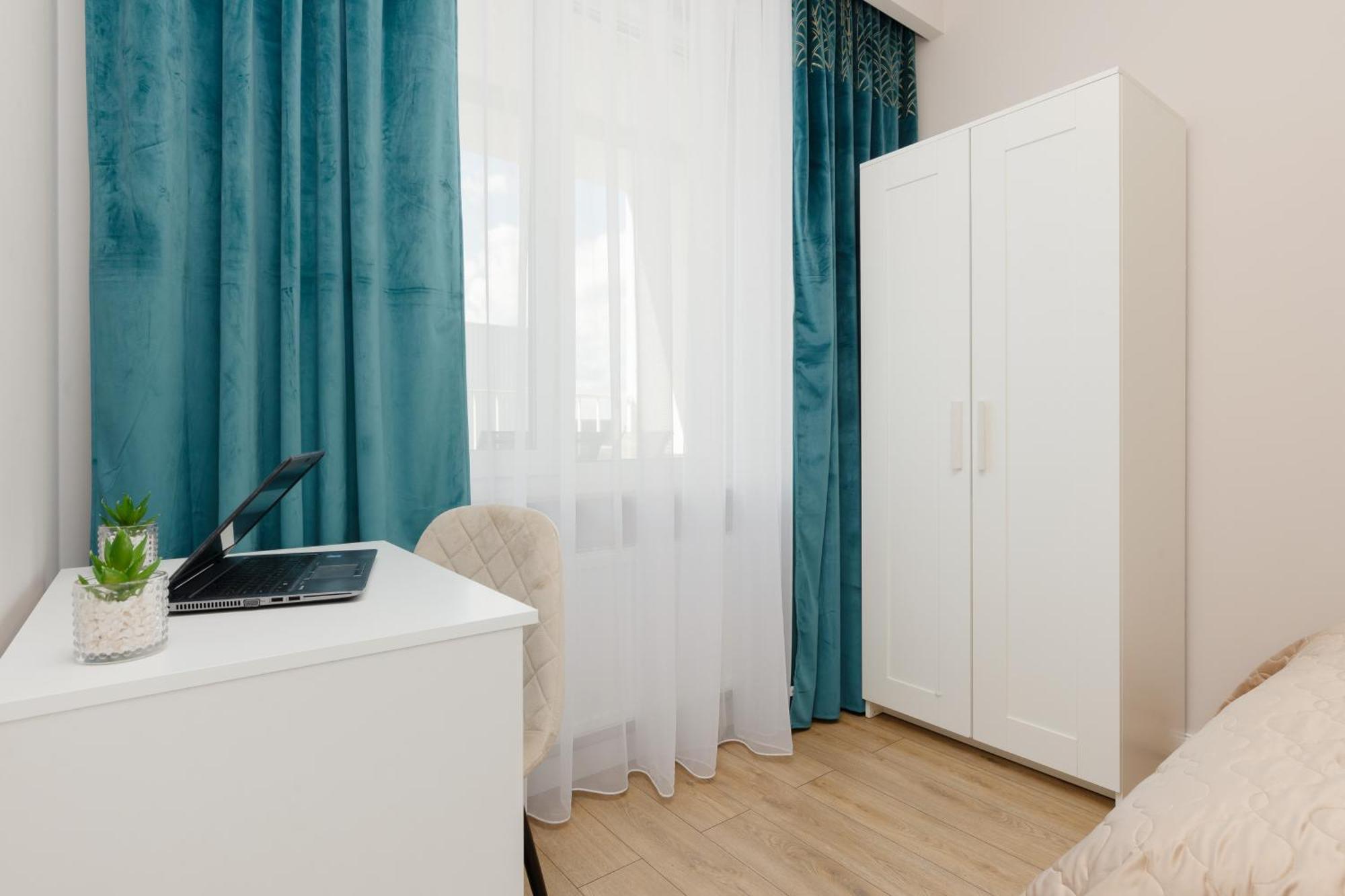 Kotsisa With Parking By Renters Apartment *