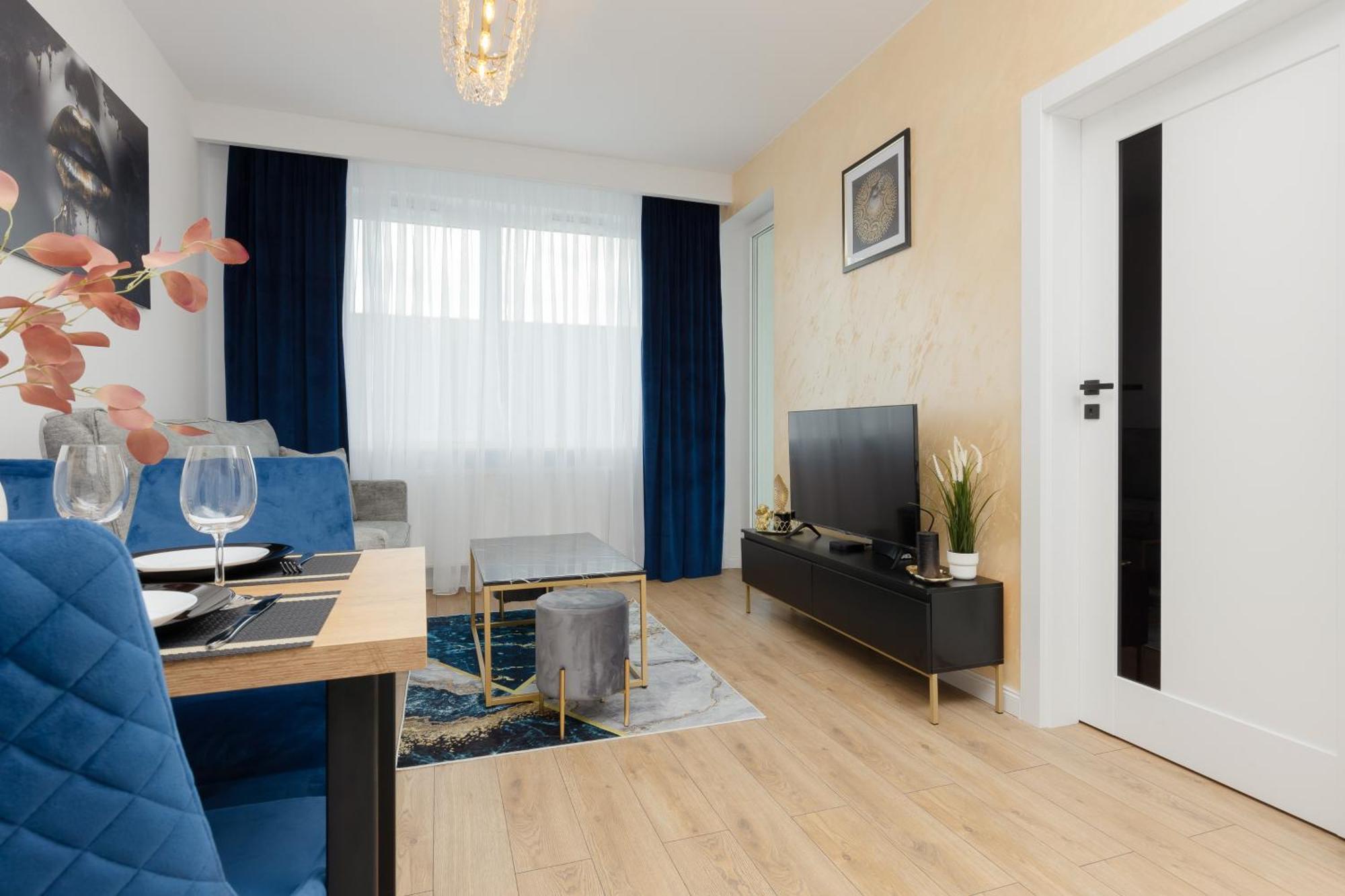 Kotsisa With Parking By Renters Apartment *
