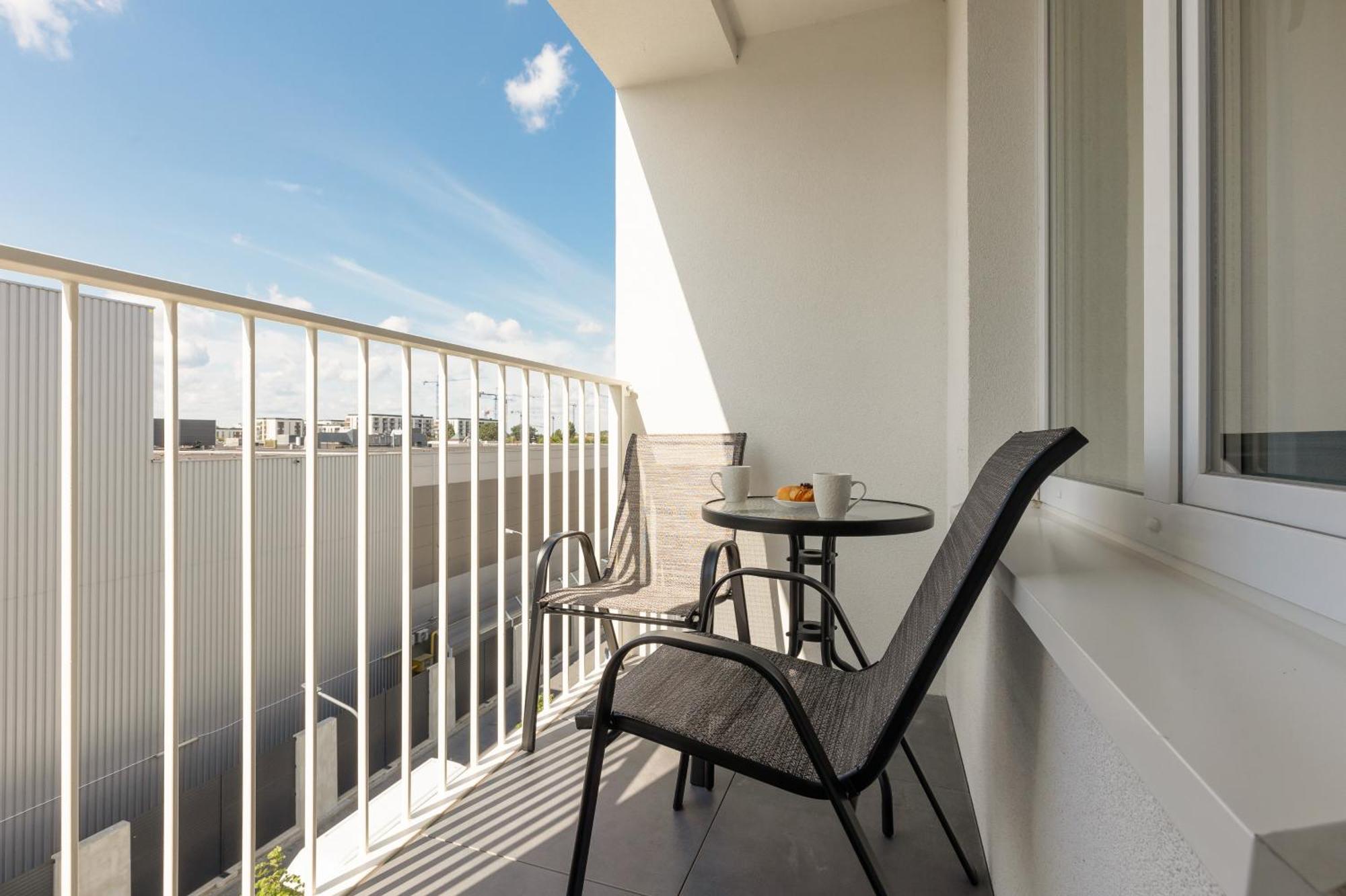 Kotsisa With Parking By Renters Apartment
