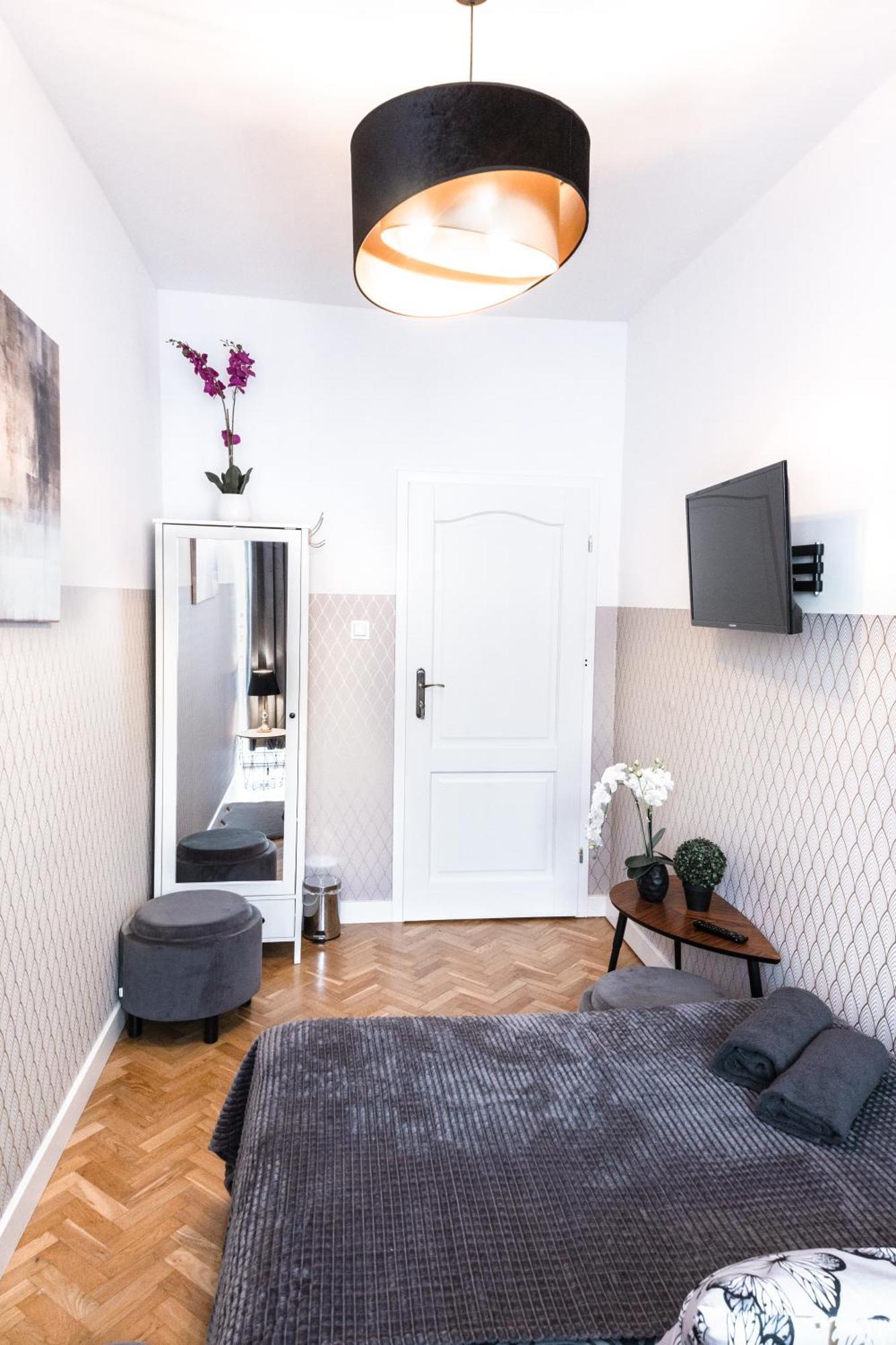 Clicktheflat Krucza Center Hostel