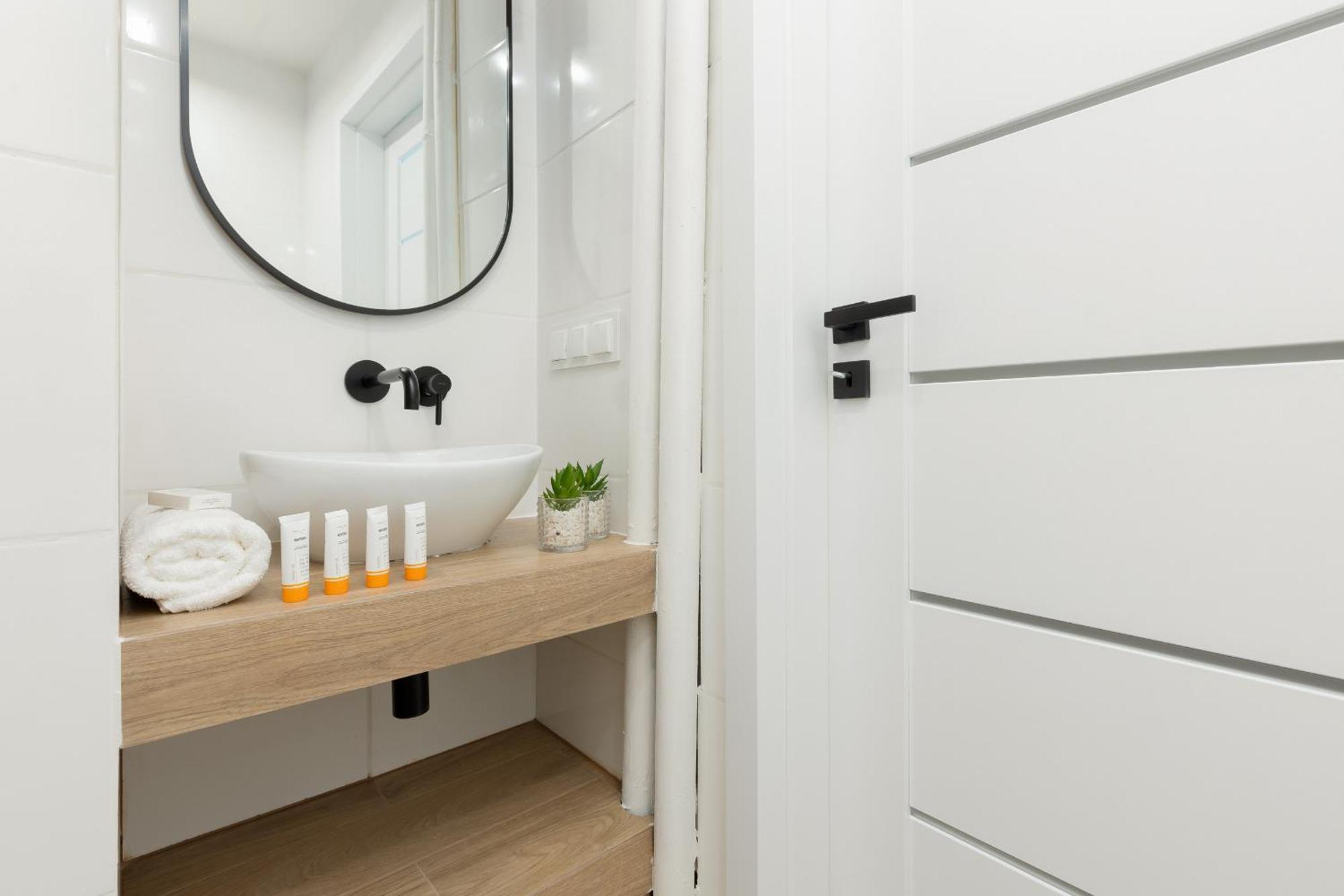 Centre & Pet-friendly By Renters *