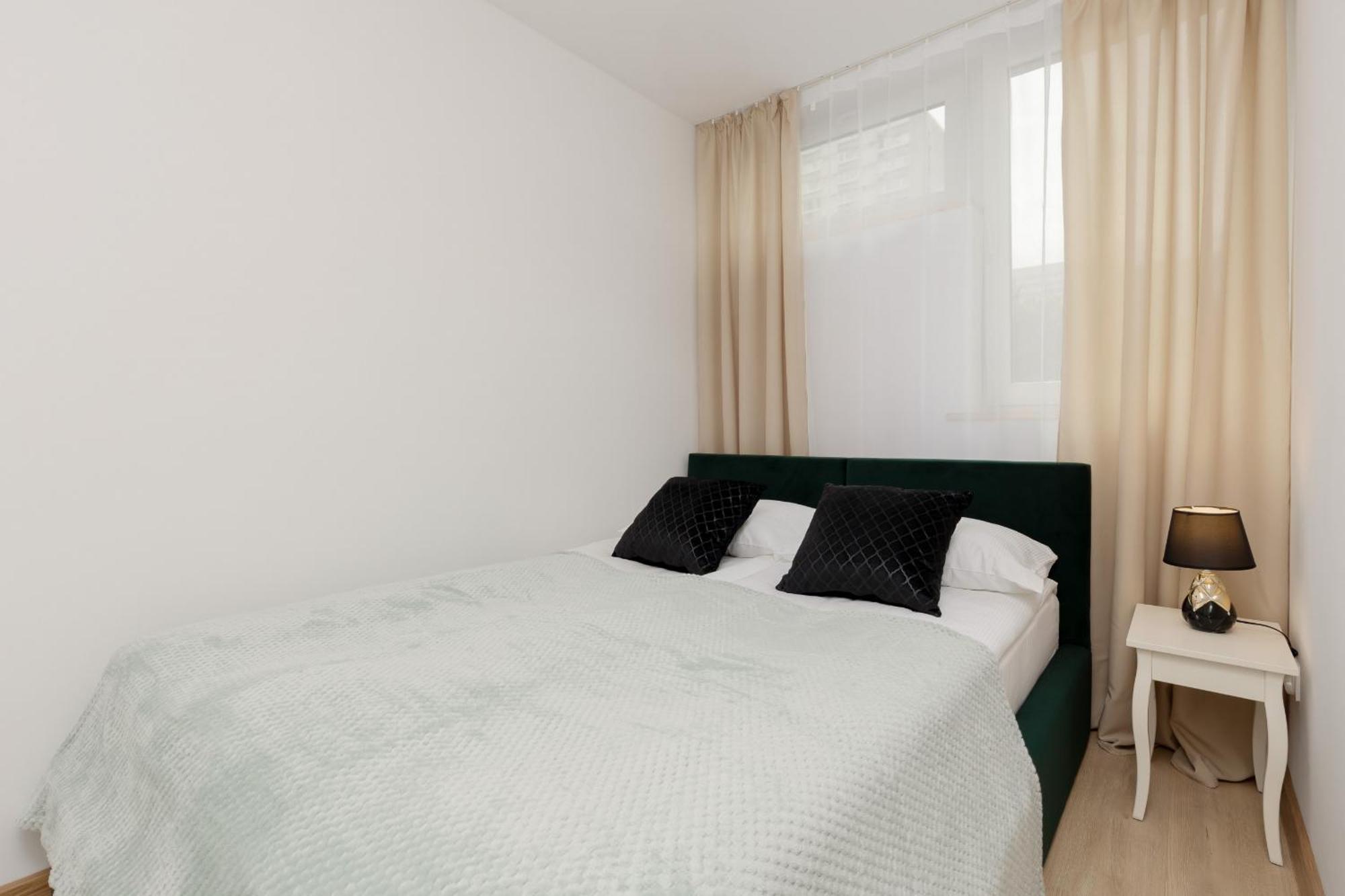 Centre & Pet-friendly By Renters