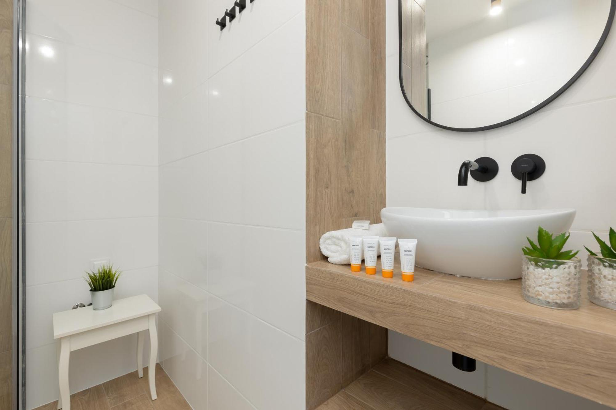 Centre & Pet-friendly By Renters *