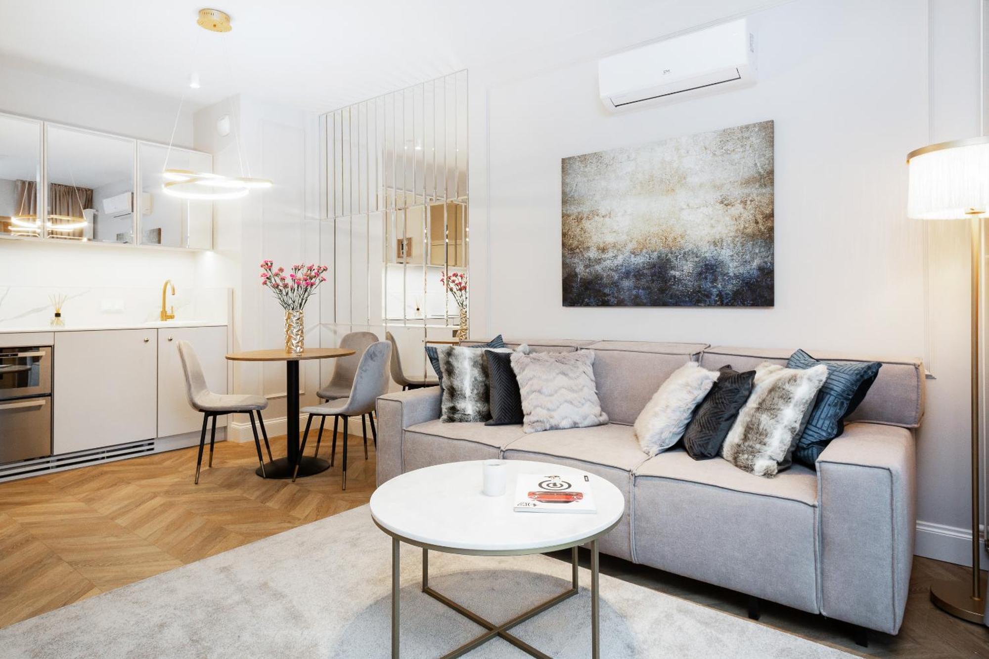 Mennica Deluxe Centre By Renters Prestige Warsaw