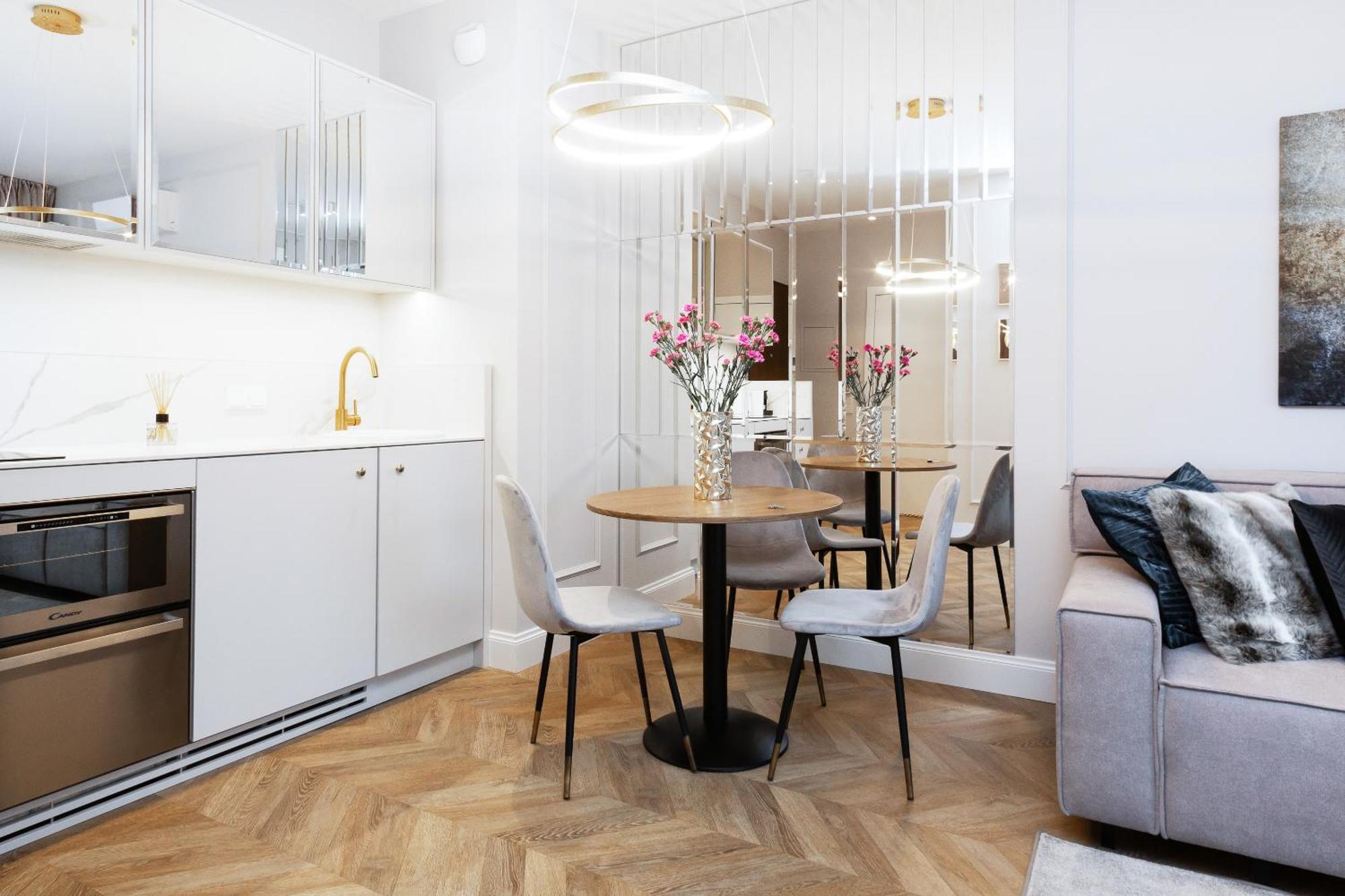Mennica Deluxe Centre By Renters Prestige Warschau