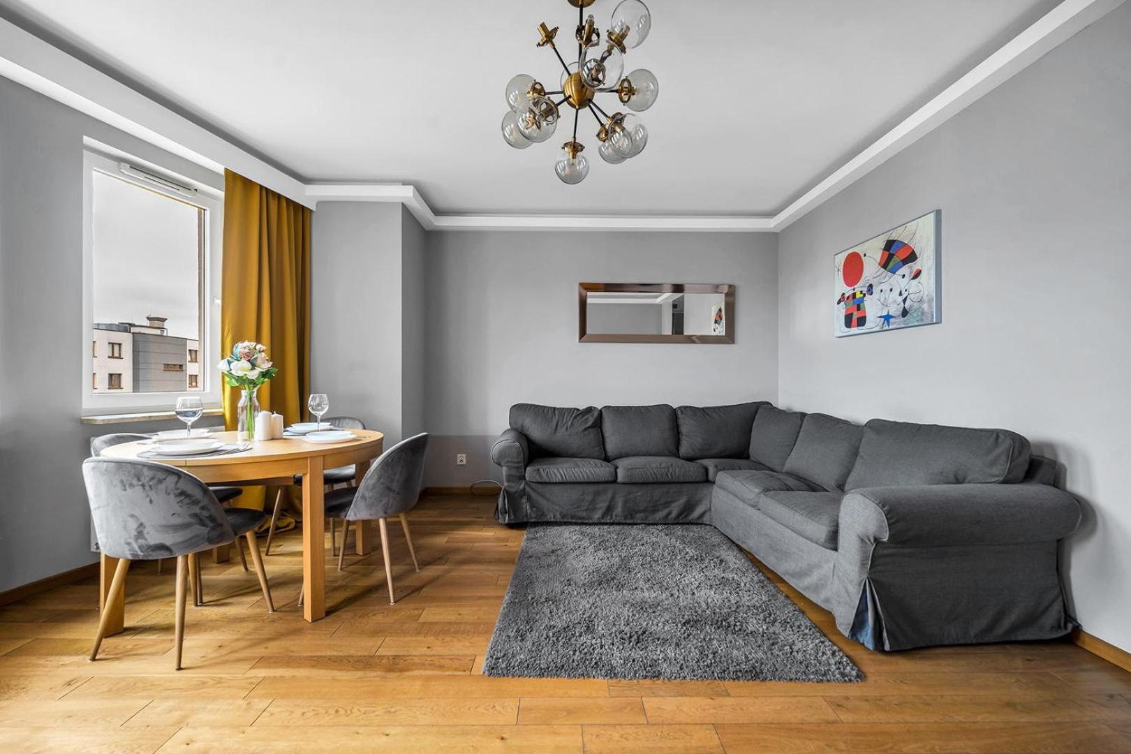 Wola Tower - 60m2, Balcony With View, Parks Nearby - By Rentujemy *