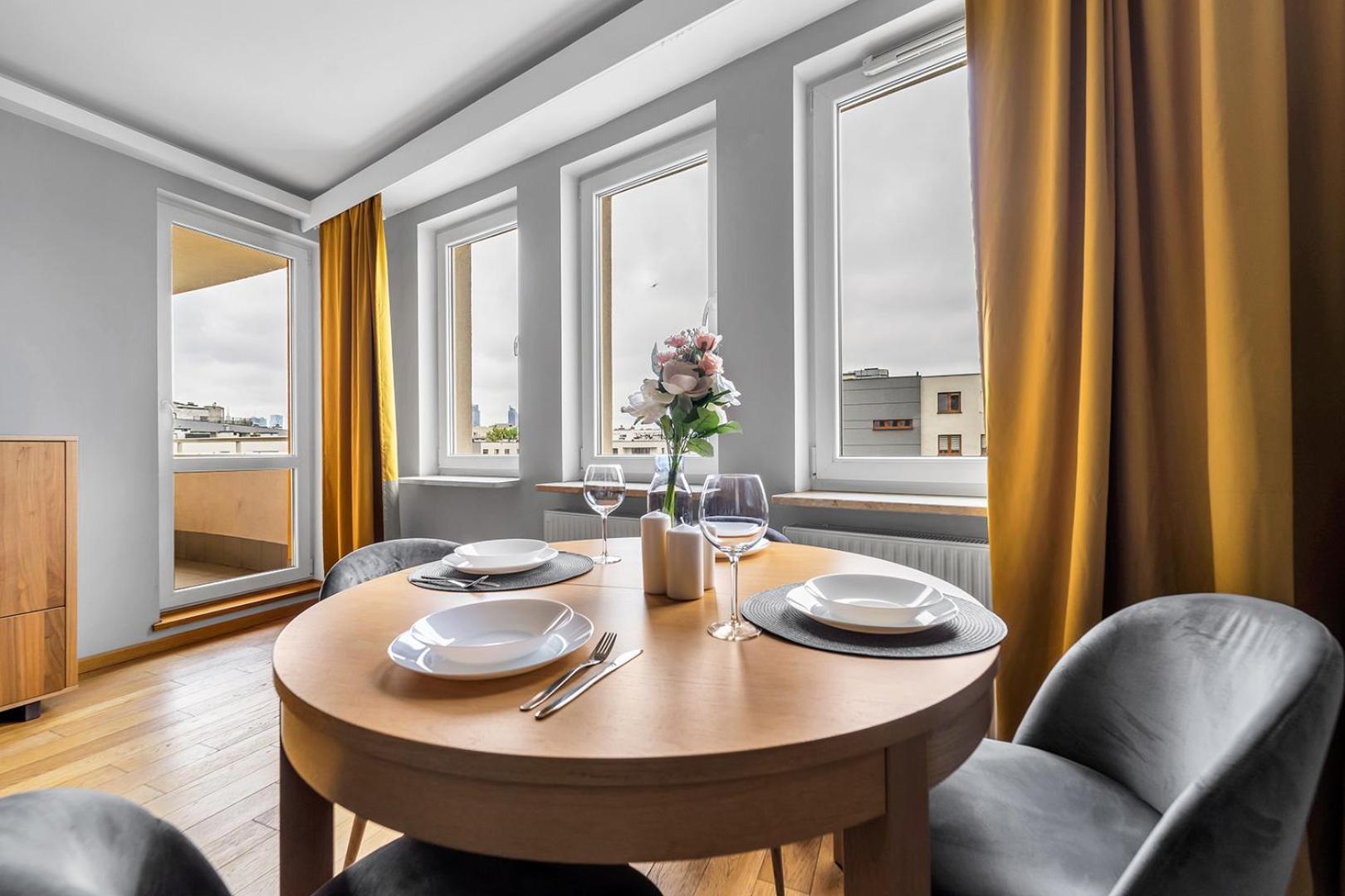 Apartment Wola Tower - 60m2, Balcony With View, Parks Nearby - By Rentujemy *