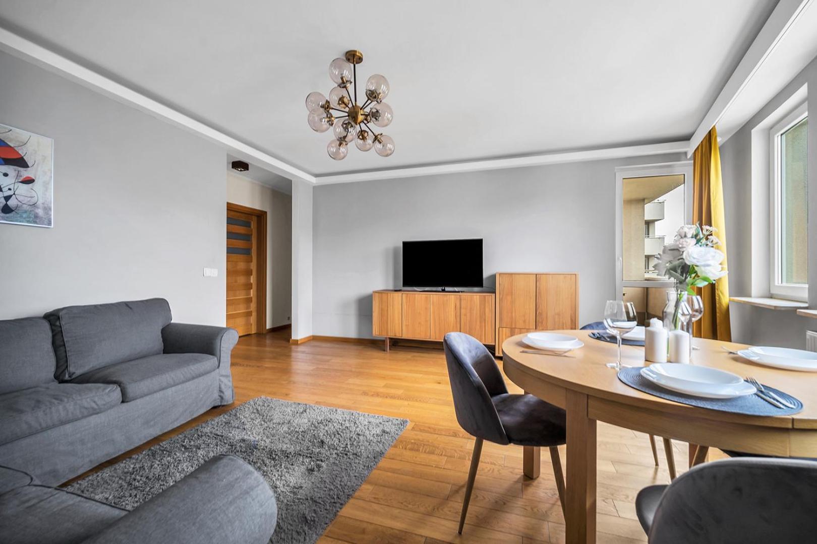 Apartment Wola Tower - 60m2, Balcony With View, Parks Nearby - By Rentujemy *