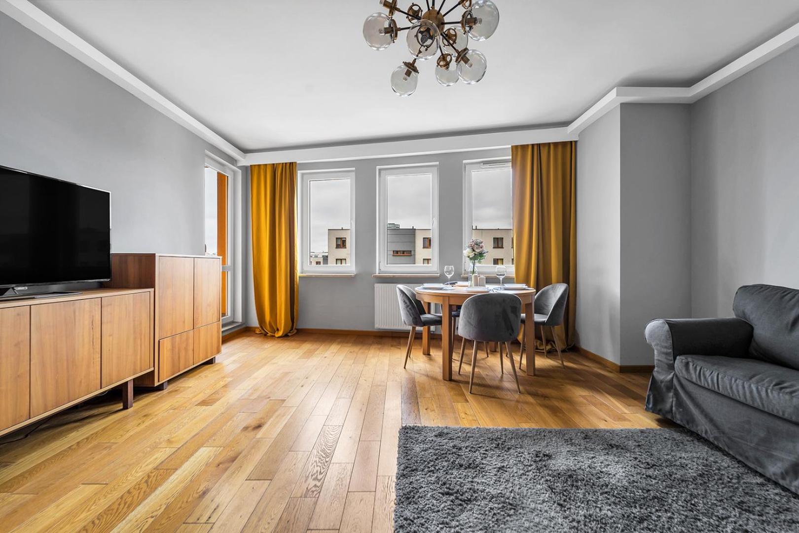 Wola Tower - 60m2, Balcony With View, Parks Nearby - By Rentujemy