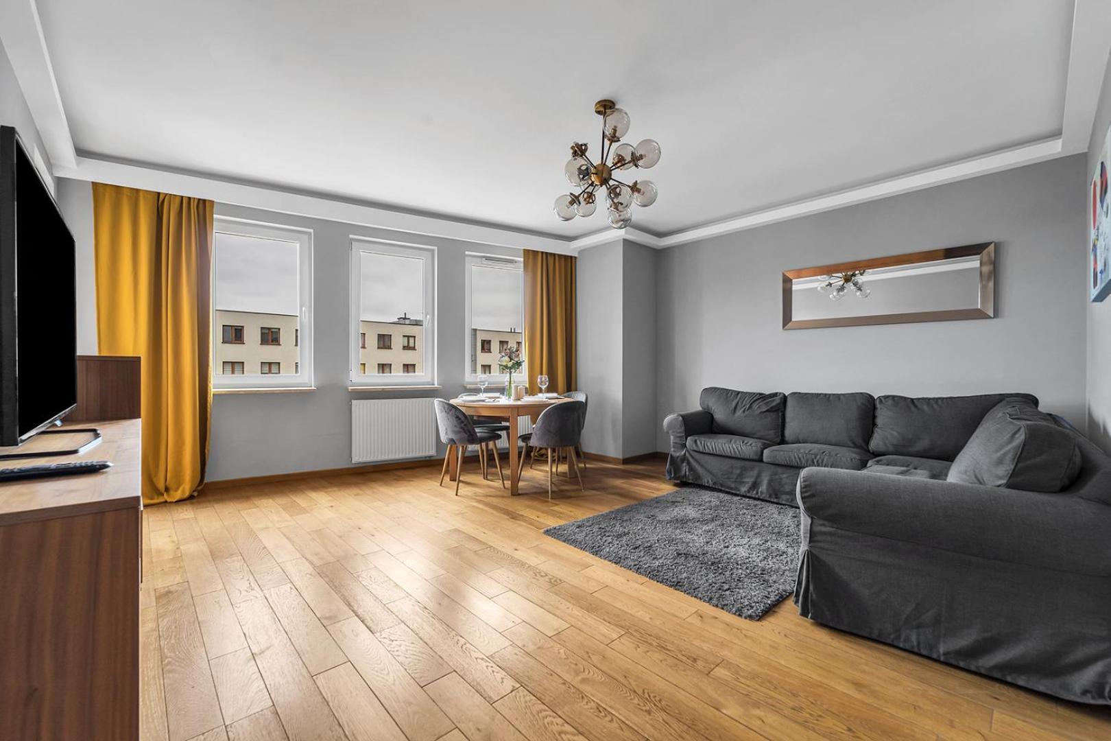 Wola Tower - 60m2, Balcony With View, Parks Nearby - By Rentujemy *