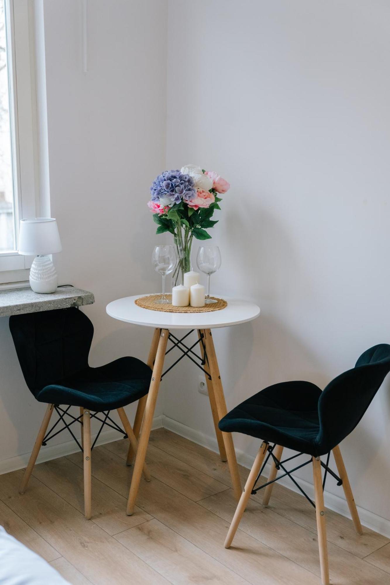 Ochota - Location, Park&tram Nearby - By Rentujemy Apartment