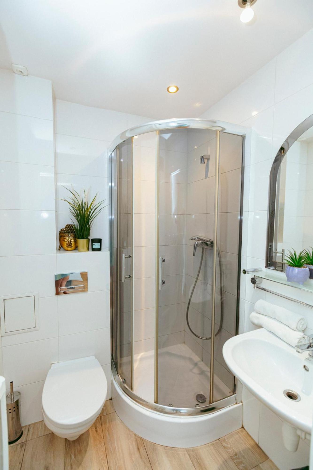 Apartment Plac Konstytucji 6 Grey - Bezplatny Garaz Podziemny - Free Parking - Dla 4 Osob *
