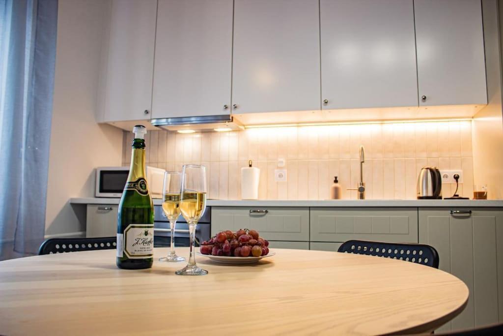 Spacious With 3 Meter Ceilings, Powisle, The Old Town Apartament Warszawa