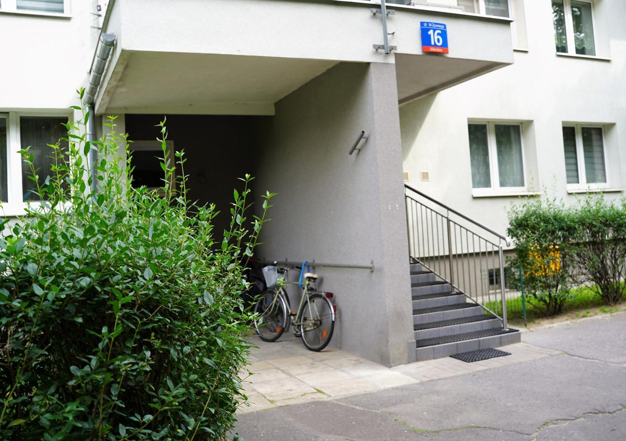 With Small Tub Apartment *