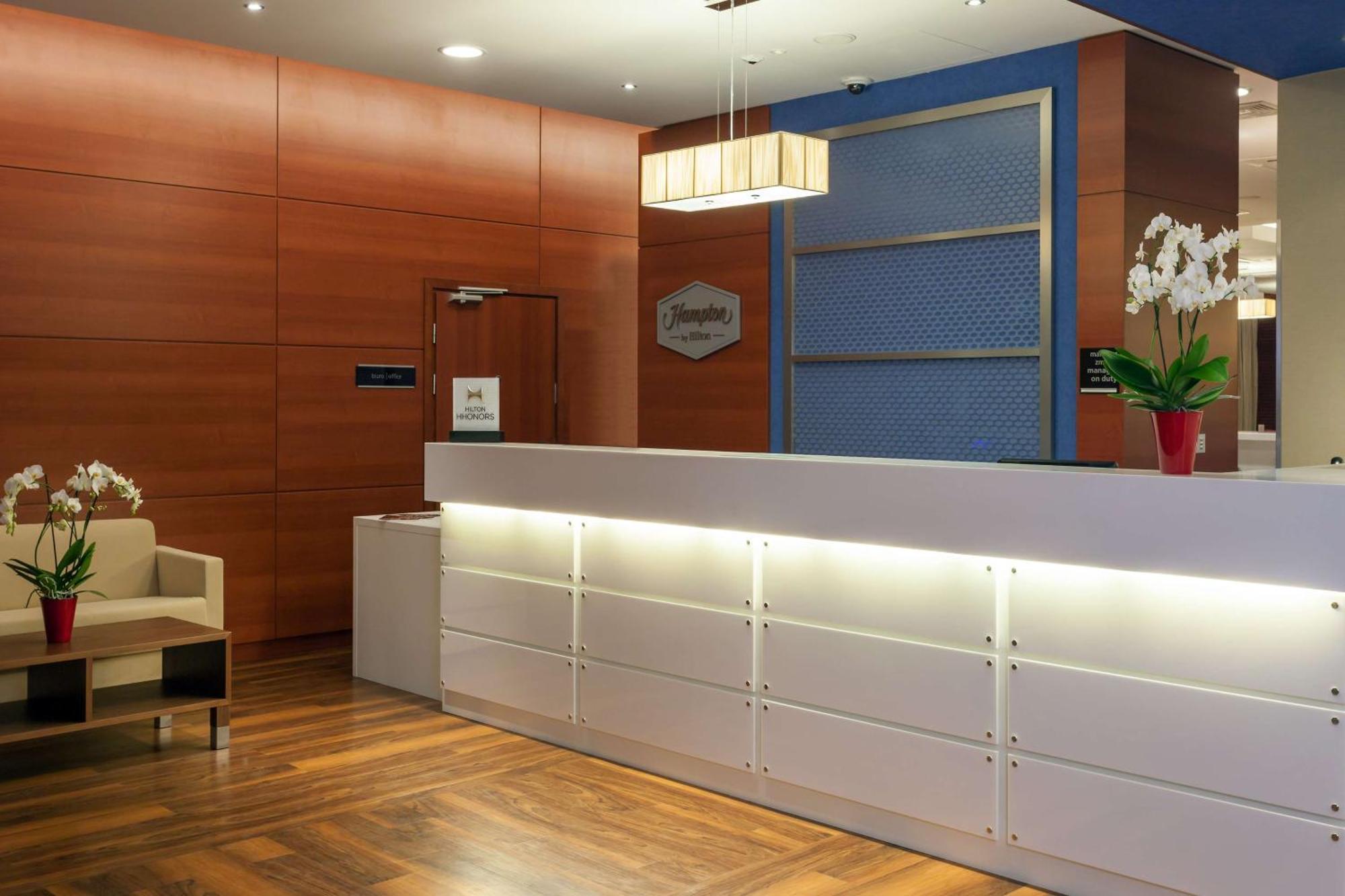 Hampton By Hilton Airport