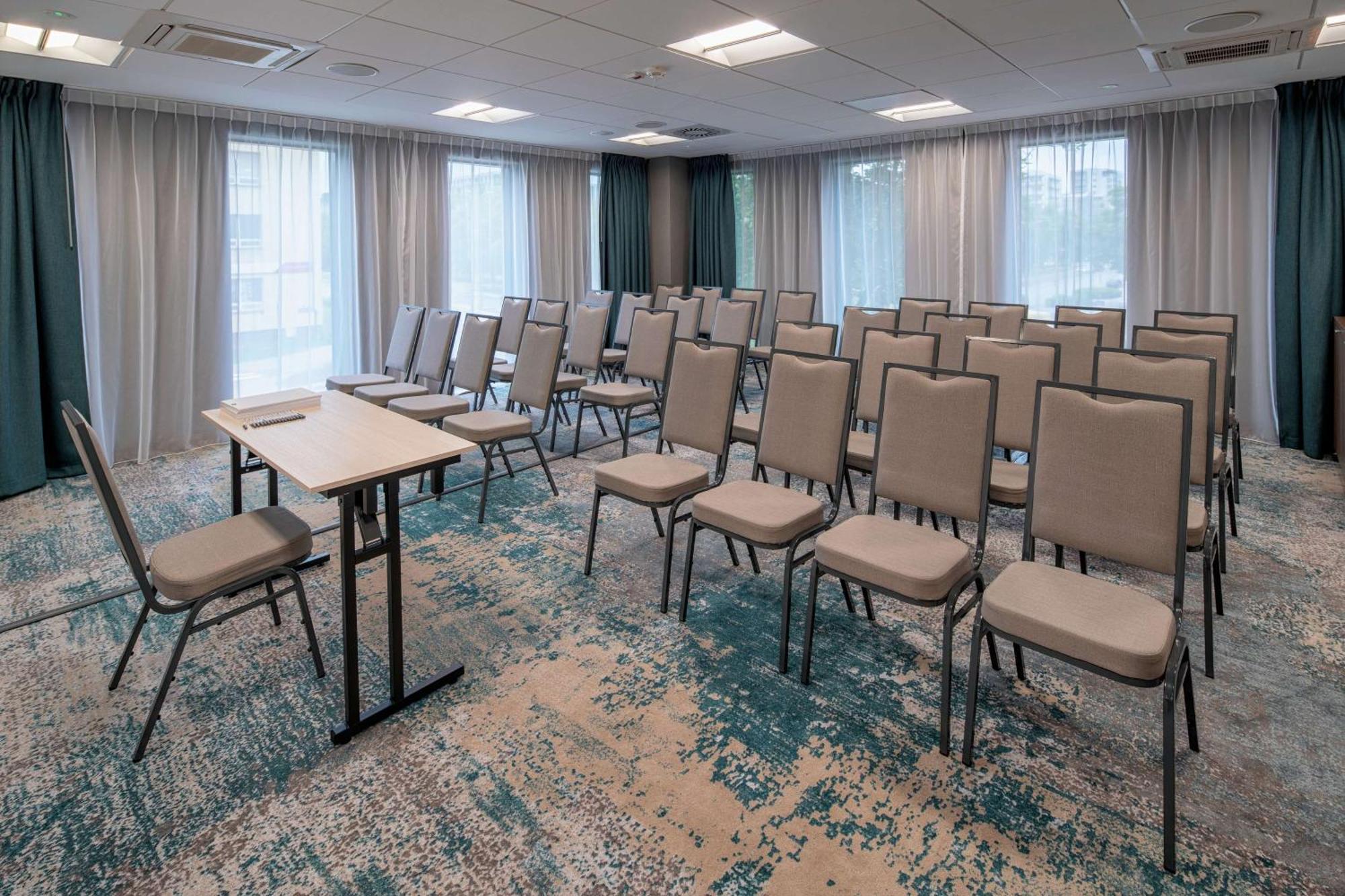 Hotel Hampton By Hilton Mokotow