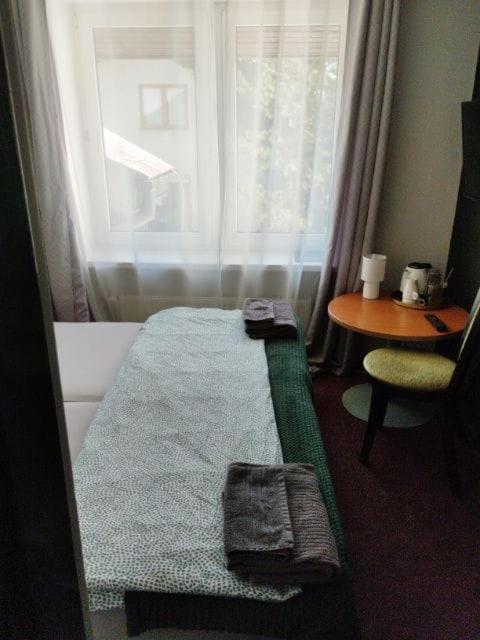 Kaskada Lomianska 33 Homestay Warsaw
