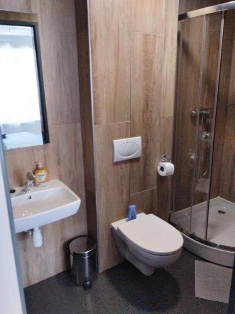 Homestay Kaskada Lomianska 33 *