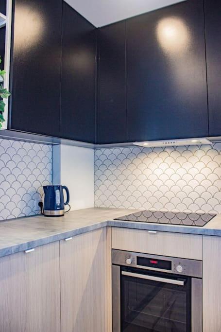 Apartment With Balcony And Views, Old Town, Metro *
