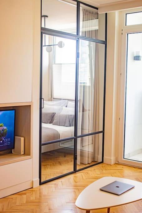 Apartment With Balcony And Views, Old Town, Metro Warsaw