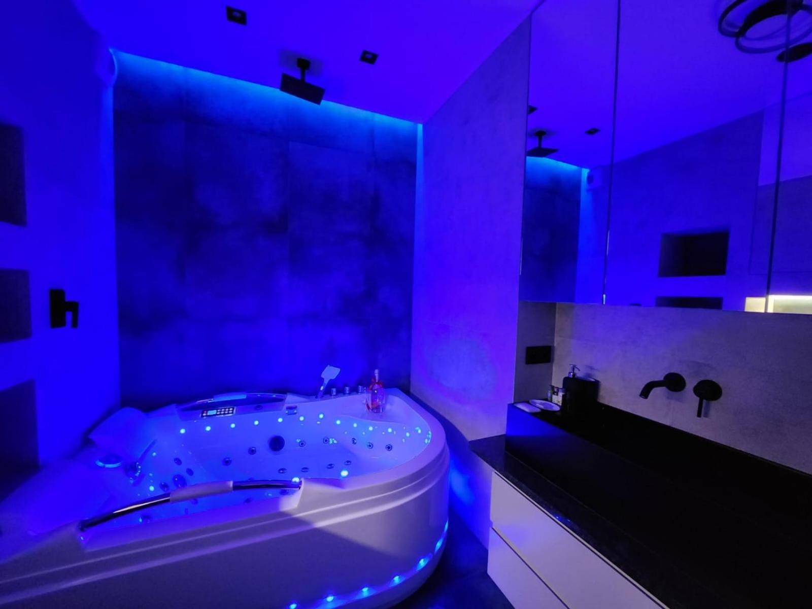 Apartment House: With Jacuzzi, Prosecco & Wellness Facilities *