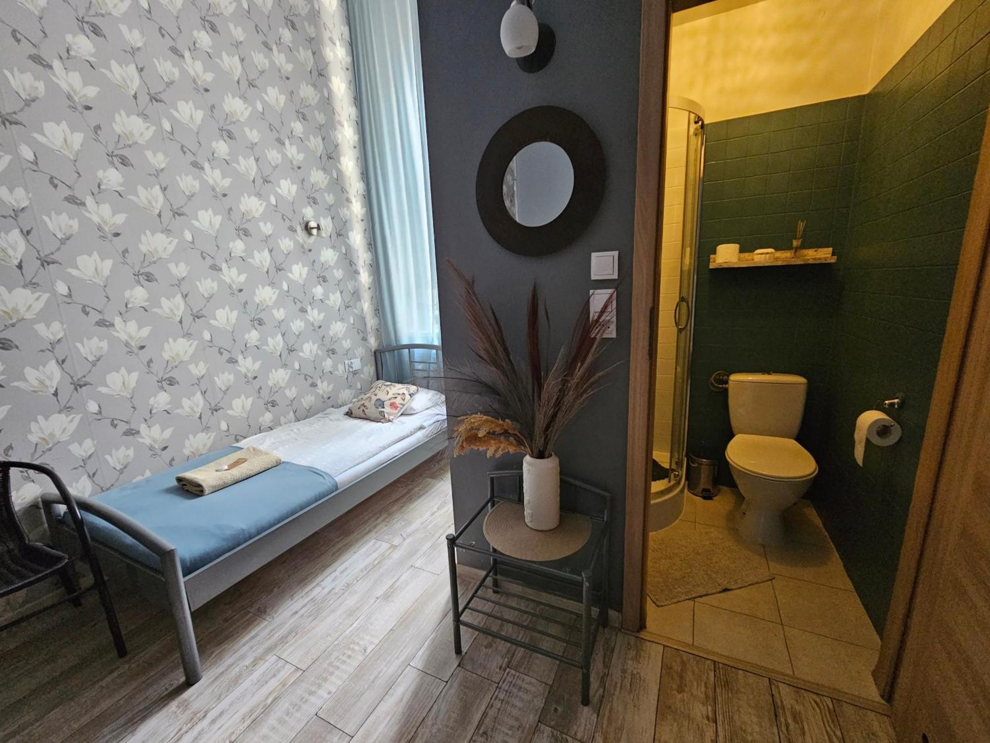 Deja Vu Hostel *