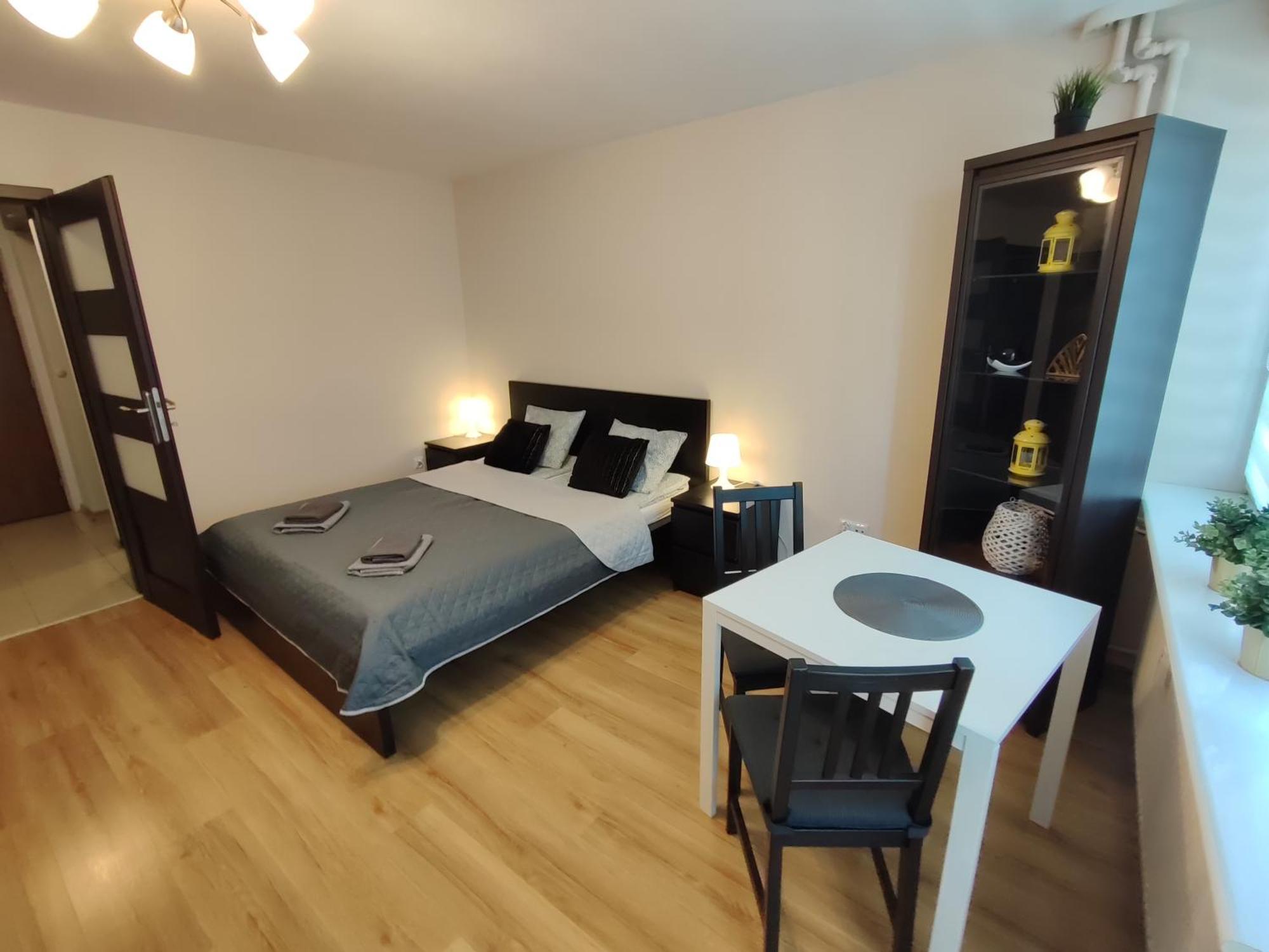 Centrum - Metro Rondo Onz Apartment