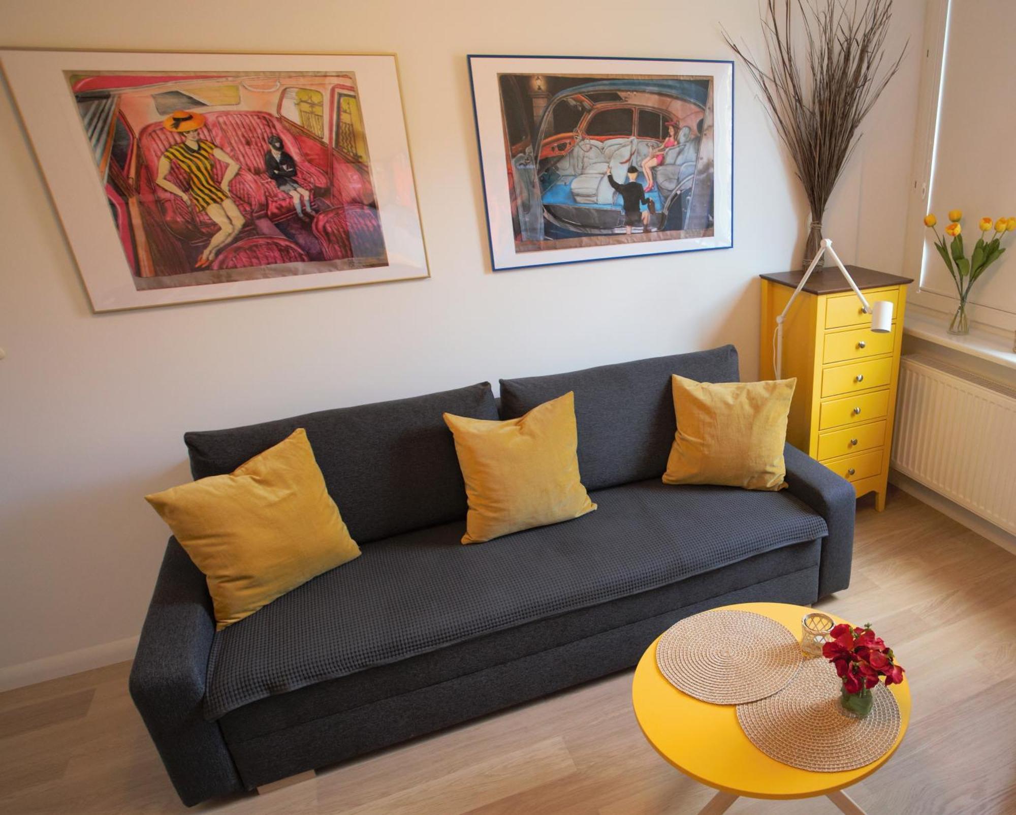 Apartment Apart!ment