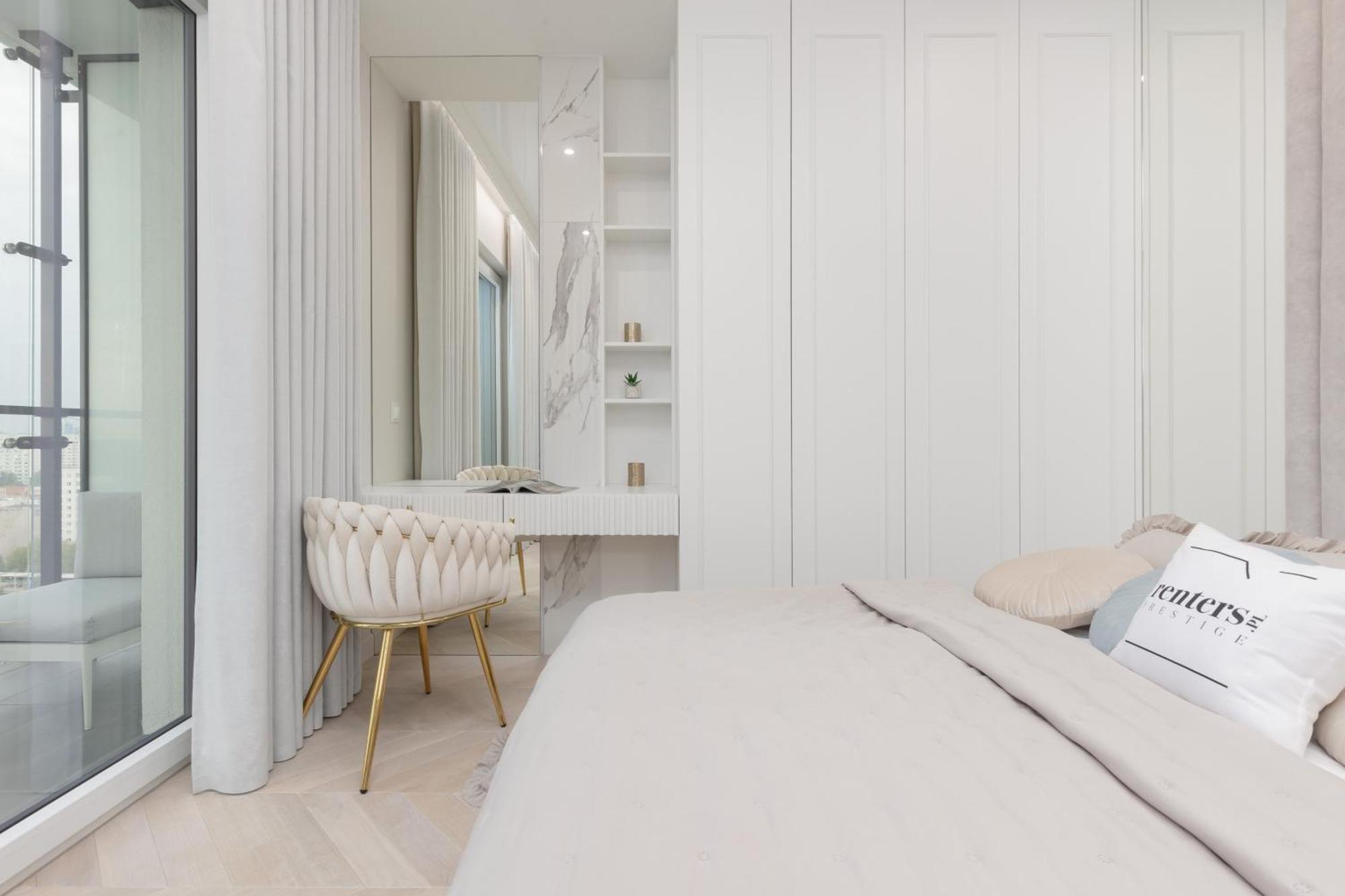Kasprzaka With Ac & Parking By Renters Prestige