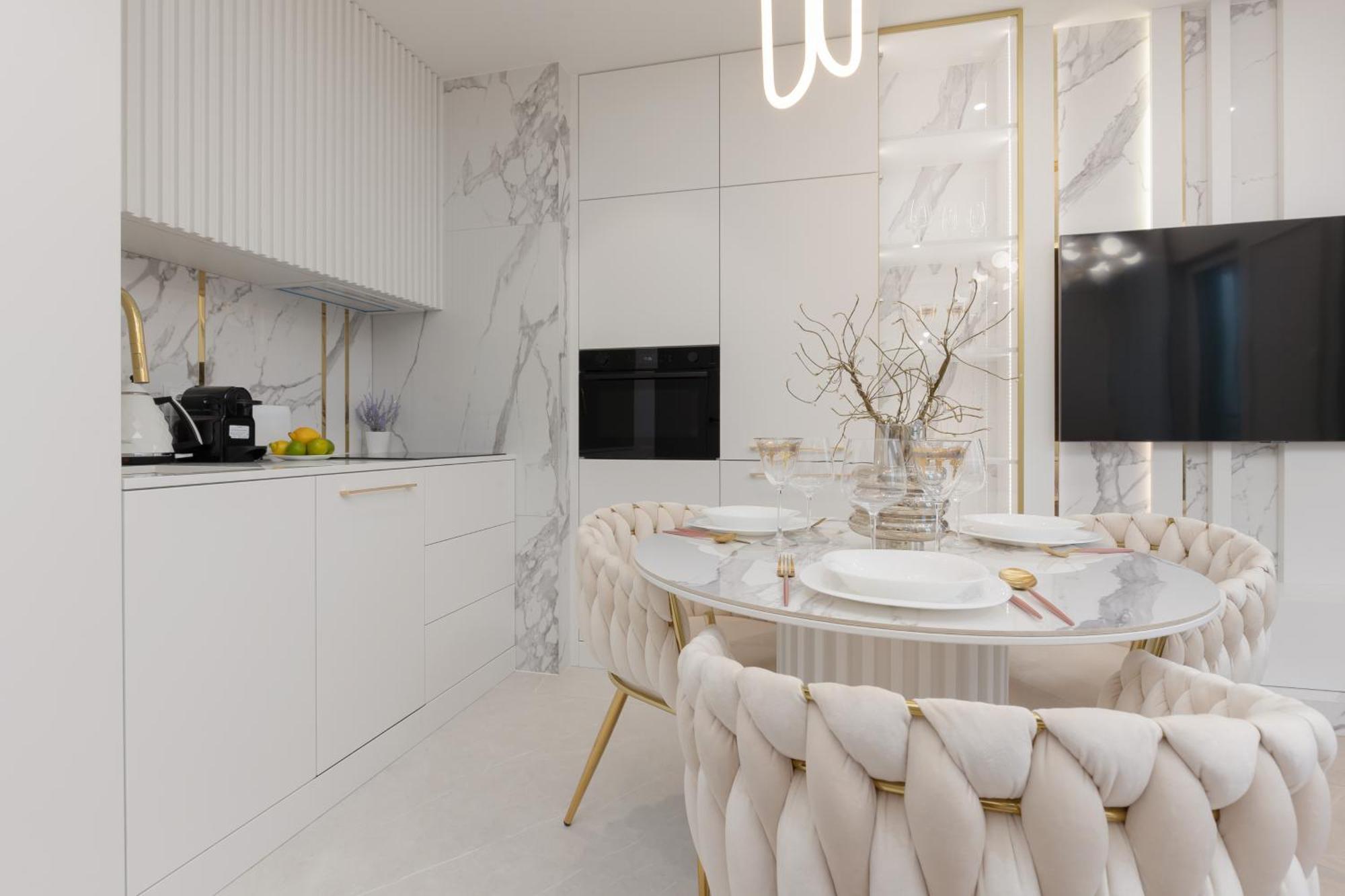 Kasprzaka With Ac & Parking By Renters Prestige