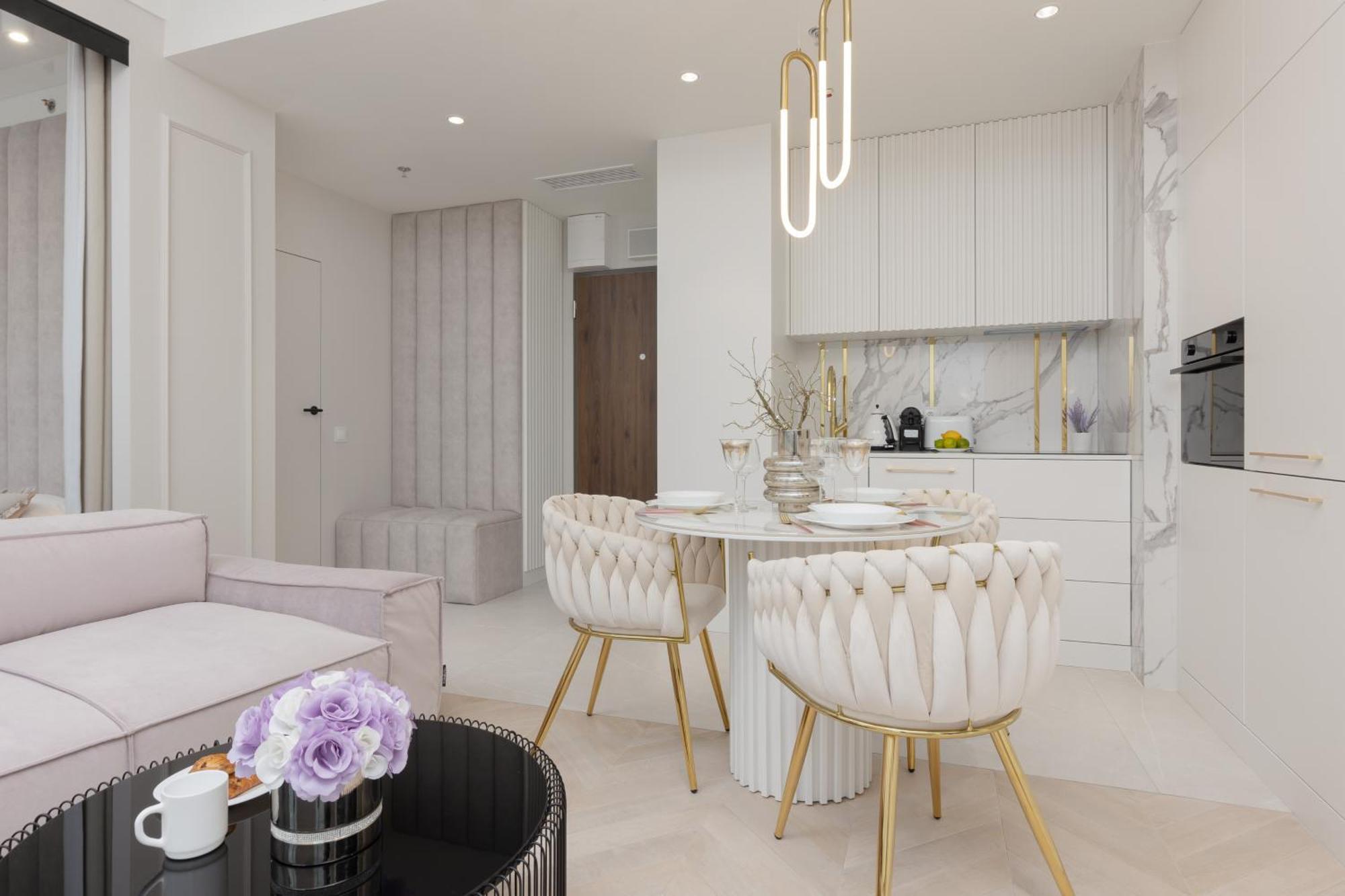 Kasprzaka With Ac & Parking By Renters Prestige *
