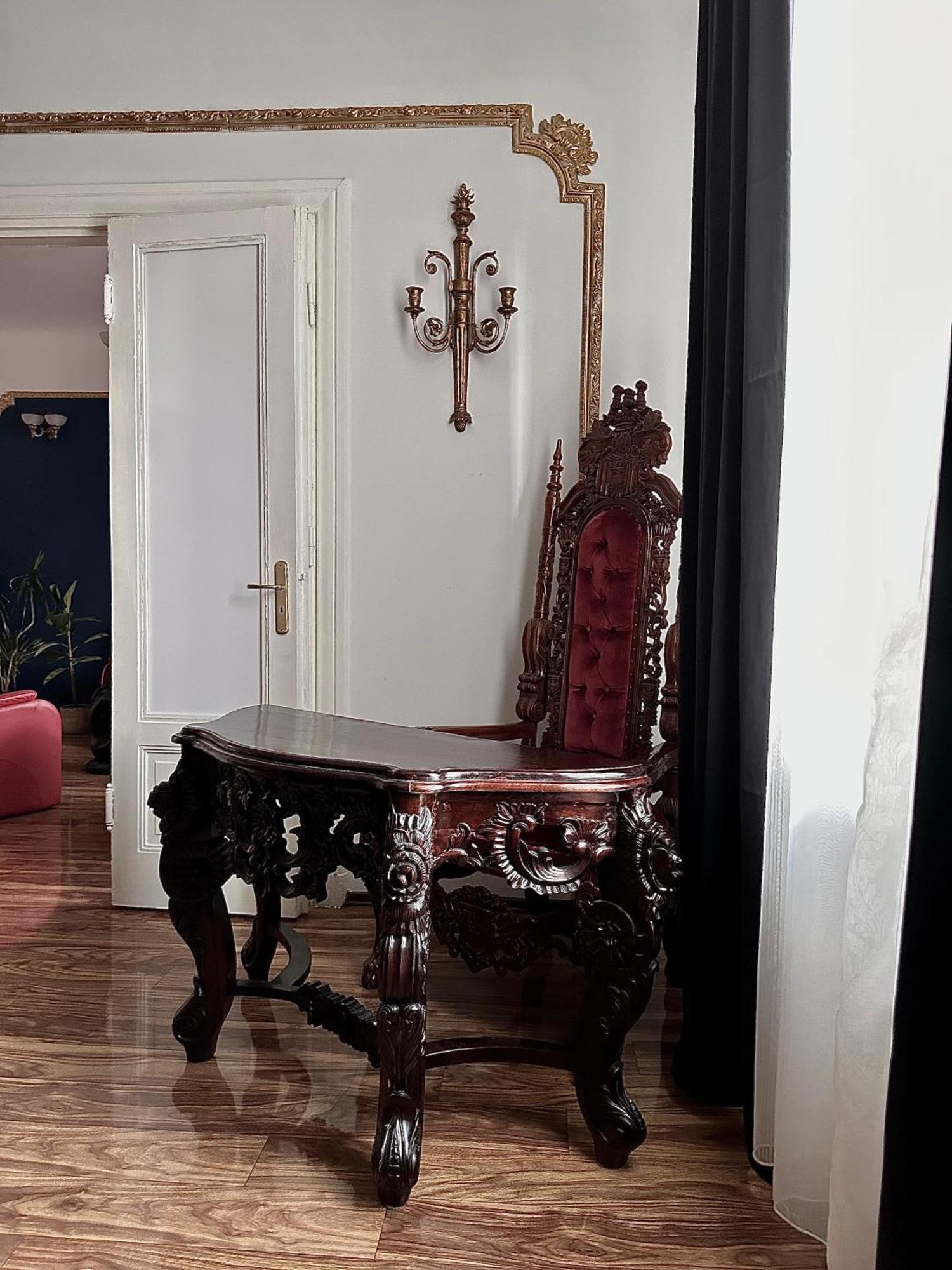 Exclusive Chmielna Street 95m2 Apartment Warsaw
