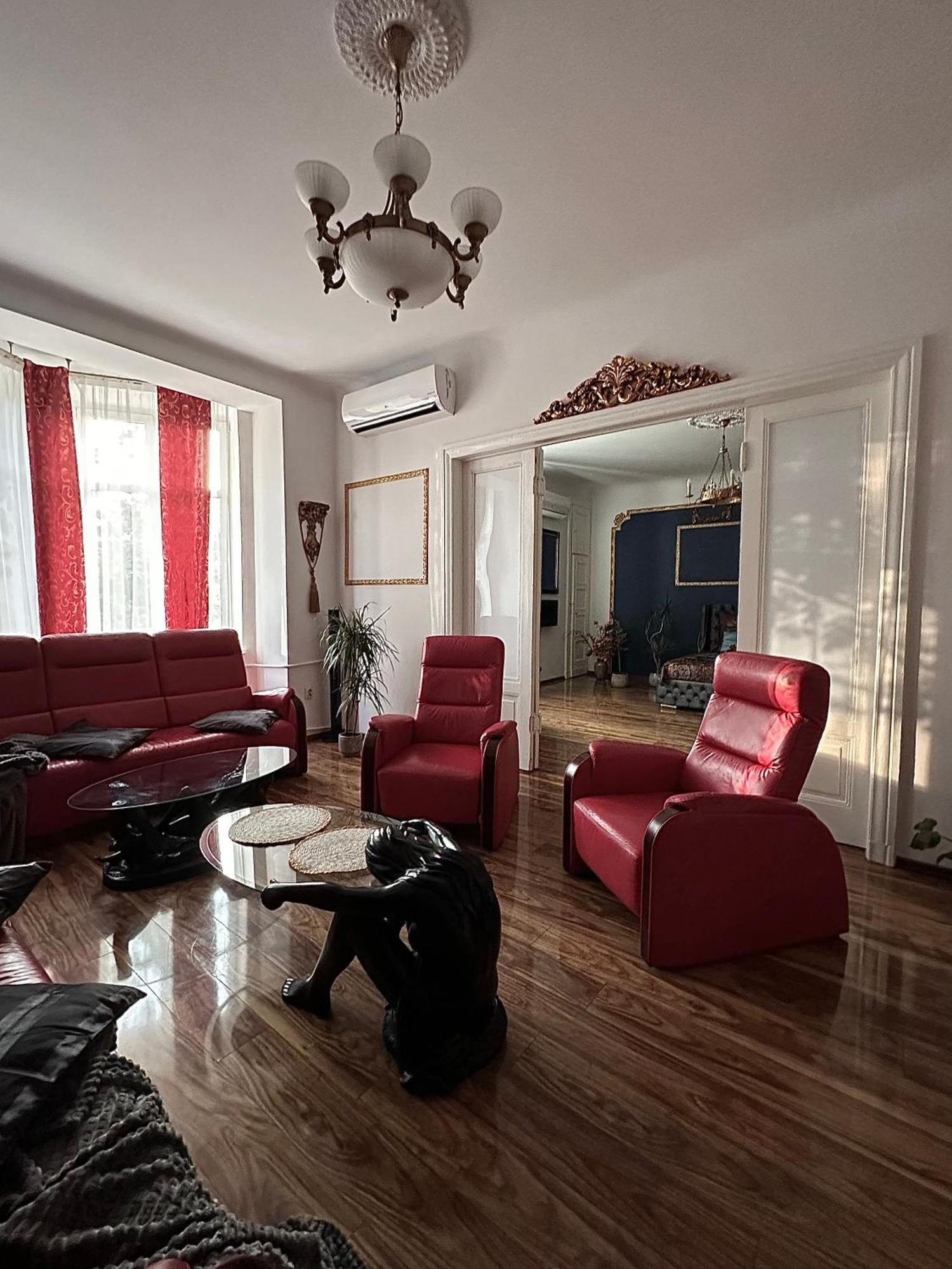 Exclusive Chmielna Street 95m2 Warsaw