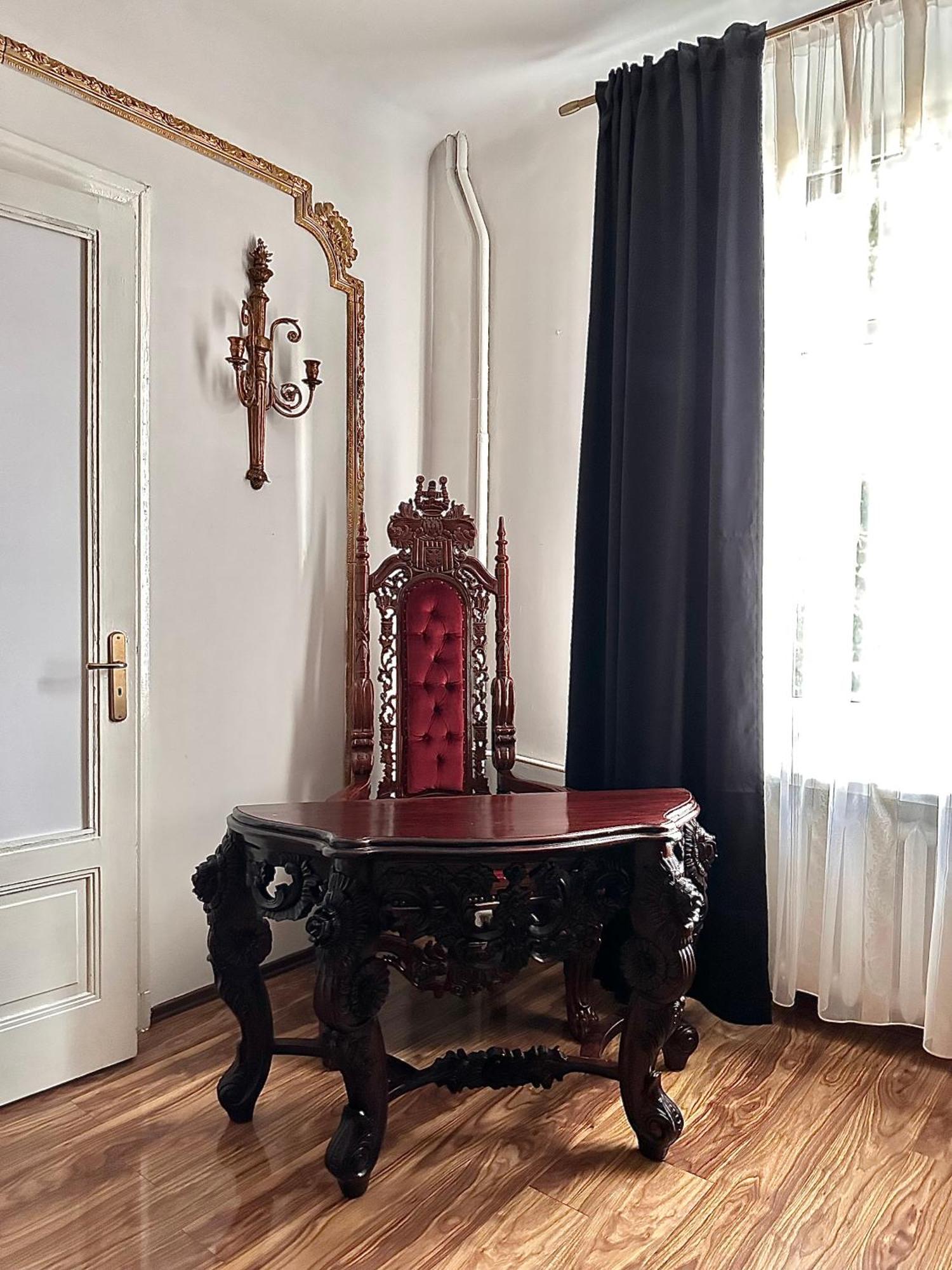 Exclusive Chmielna Street 95m2 Warsaw